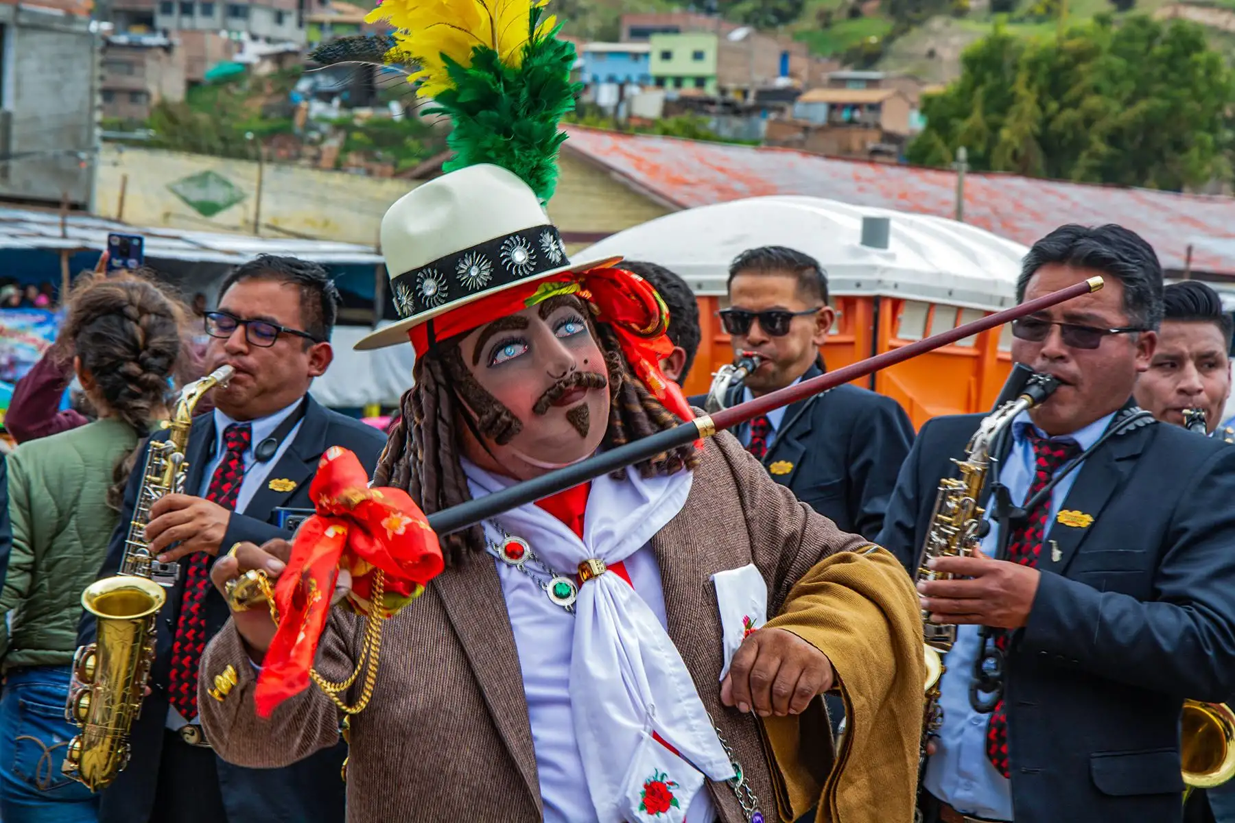 El Español, personaje principal de la Tunantada, es soberbio, muestra altivez en el paso y elegancia en el traje. Foto: Cortesía/ Noema Díaz