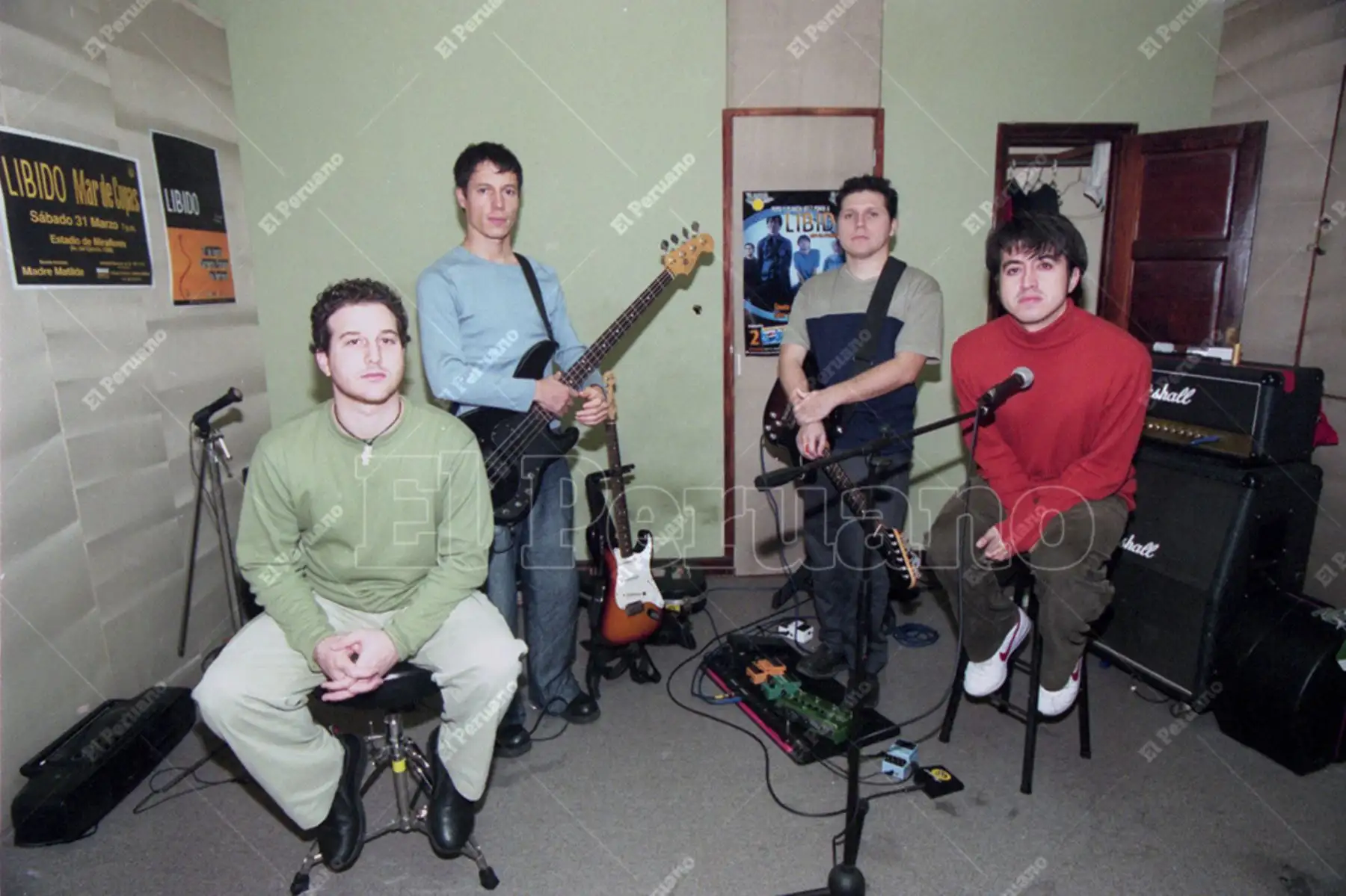Lima - 4 junio 2001 / Jeffry Fischman, Salim Vera, Manolo Hidalgo y Toño Jáuregui integrantes de Libido. El grupo revelación del rock ha logrado imponer éxitos como Sed, Ojos de ángel y La casa de los gritos. Foto: Diario Oficial El Peruano / Wendy Higuchi