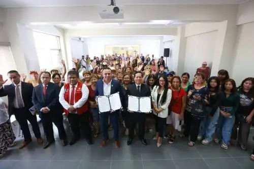 Ministro de Justicia, Eduardo Arana, firma convenio con la Municipalidad de Ventanilla para instalación de centro Alegra.