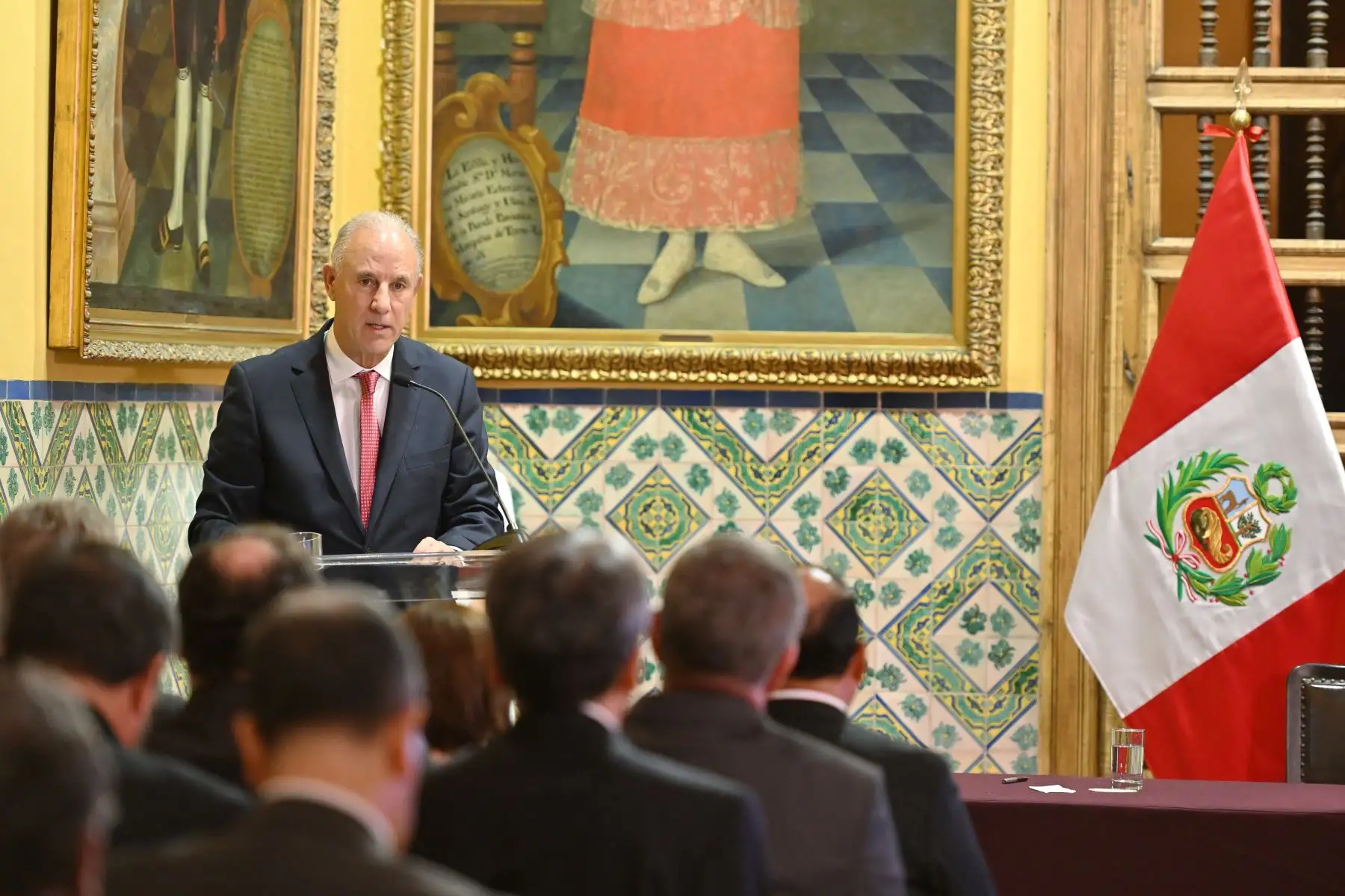 El Canciller Javier González-Olaechea presidió, junto al ministro de Defensa Luis Chávez Cresta, la ceremonia de cumplimiento anticipado de las obligaciones asumidas por el Perú en la Convención sobre Municiones en Racimo (Convención de Oslo), suscrita por nuestro país en 2013.
Foto: ANDINA/Cancillería