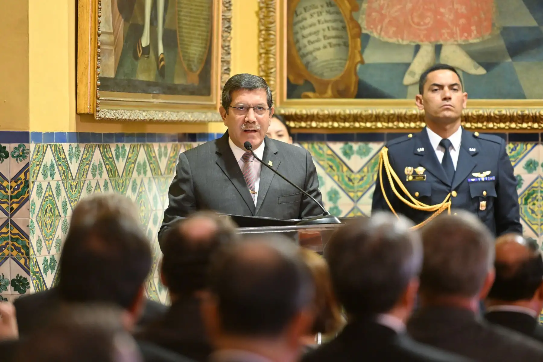 El Canciller Javier González-Olaechea presidió, junto al ministro de Defensa Luis Chávez Cresta, la ceremonia de cumplimiento anticipado de las obligaciones asumidas por el Perú en la Convención sobre Municiones en Racimo (Convención de Oslo), suscrita por nuestro país en 2013.
Foto: ANDINA/Cancillería