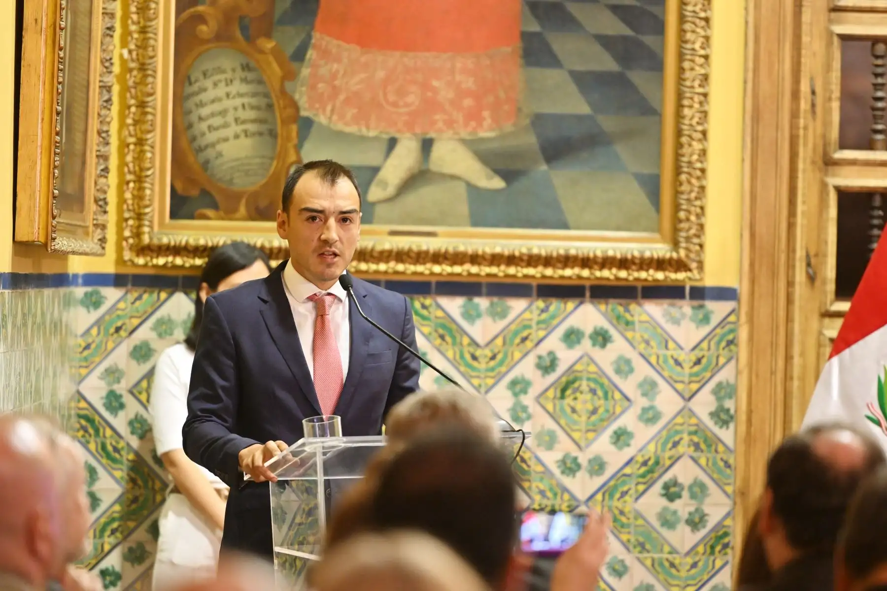 El Canciller Javier González-Olaechea presidió, junto al ministro de Defensa Luis Chávez Cresta, la ceremonia de cumplimiento anticipado de las obligaciones asumidas por el Perú en la Convención sobre Municiones en Racimo (Convención de Oslo), suscrita por nuestro país en 2013.
Foto: ANDINA/Cancillería