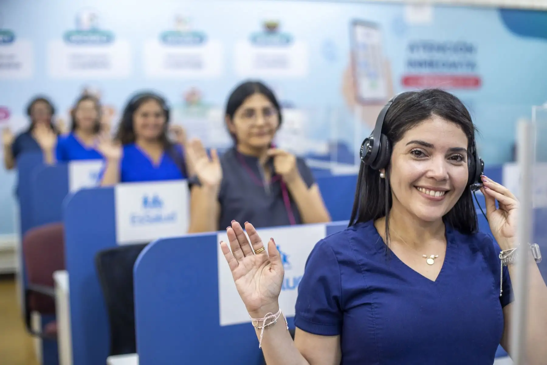 La Línea 107 ha implementado la opción 7, que brindará información sobre los programas y servicios inclusivos a los que pueden acceder estos grupos de asegurados. Ahora los adultos mayores, personas con discapacidad y otros grupos vulnerables, como niños y adolescentes, tendrán información detallada sobre los servicios y beneficios que tienen como asegurados de EsSalud, y sin tener que salir de casa.
Foto: ANDINA/EsSalud