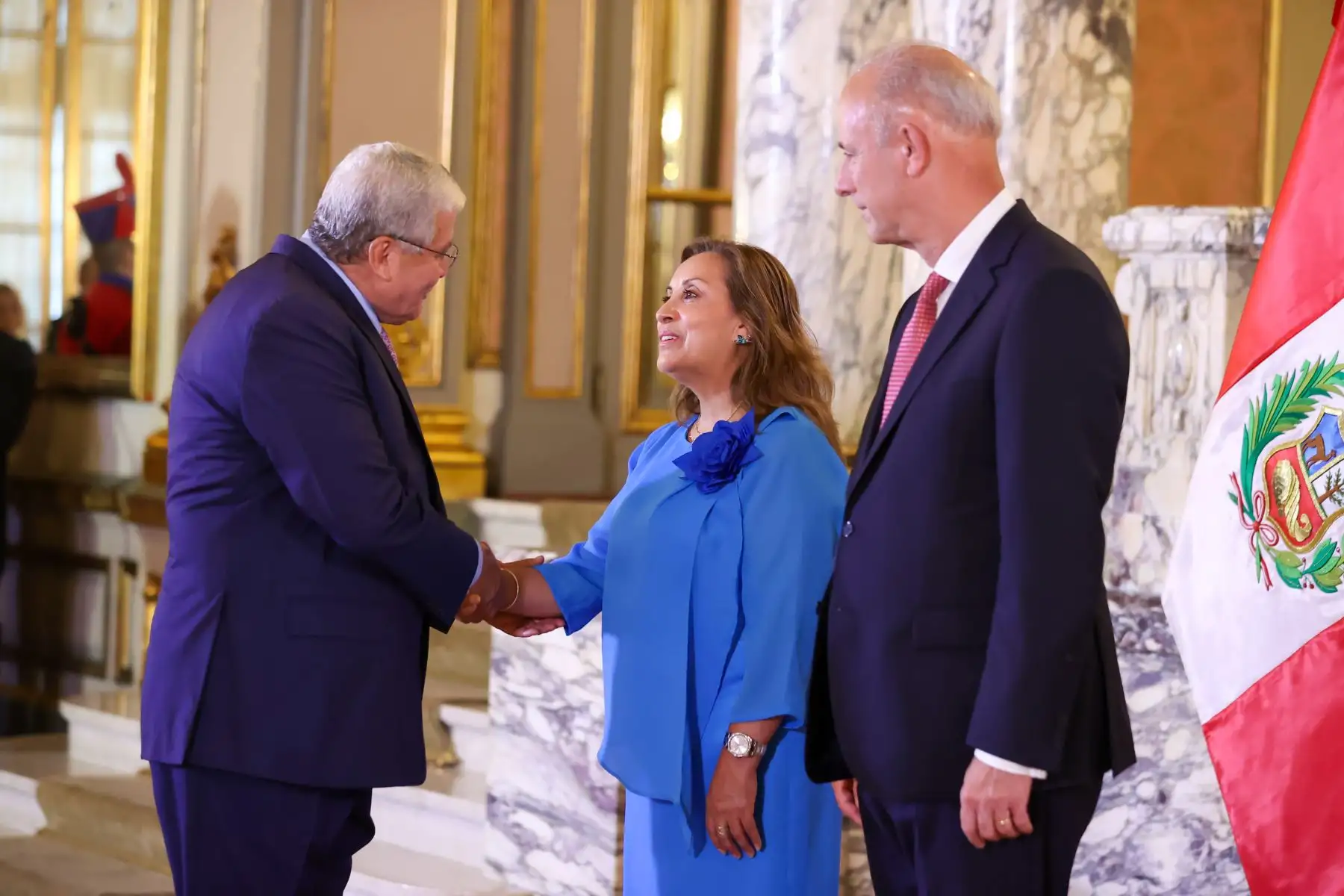La presidenta de la república, Dina Ercilia Boluarte Zegarra, participó en la ceremonia de saludo por parte del Cuerpo Diplomático. La ceremonia se llevó a cabo en el salón Dorado de Palacio de Gobierno. 
Foto: ANDINA/Presidencia Perú