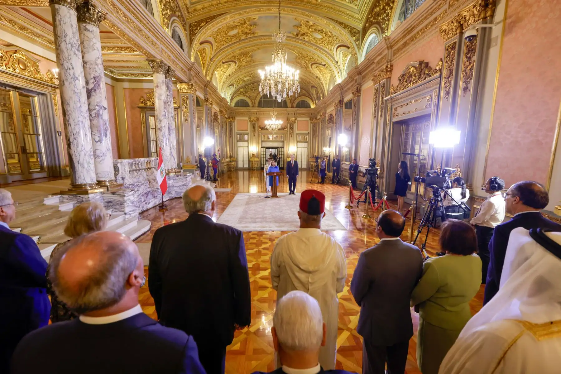 La presidenta de la república, Dina Ercilia Boluarte Zegarra, participó en la ceremonia de saludo por parte del Cuerpo Diplomático. La ceremonia se llevó a cabo en el salón Dorado de Palacio de Gobierno. 
Foto: ANDINA/Presidencia Perú