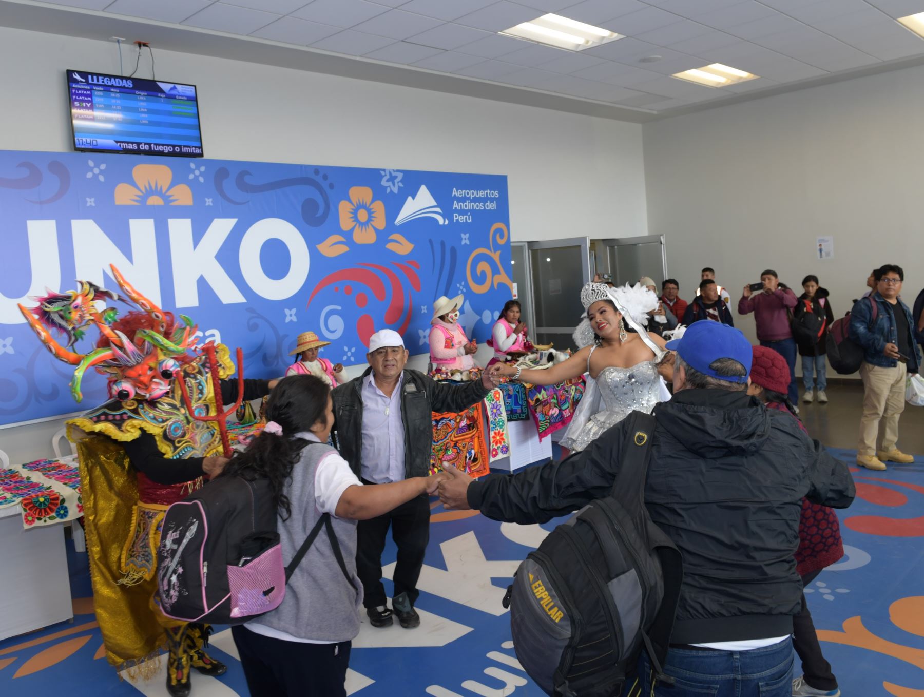 Con una ceremonia el aeropuerto Manco Cápac de la ciudad de Juliaca dio la bienvenida a los primeros turistas que arribaron para participar de la tradicional Festividad de la Virgen de la Candelaria de Puno. ANDINA/Difusión