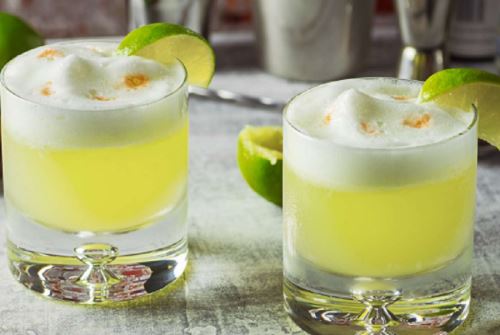 El pródigo calendario mixológico peruano inaugura su lista de importantes celebraciones el primer sábado de febrero de cada año con el Día del Pisco Sour, emblemático cóctel peruano que tiene como insumo principal al pisco, nuestro destilado de bandera, que conquista cada vez más paladares en el mundo y que es símbolo de identidad nacional.