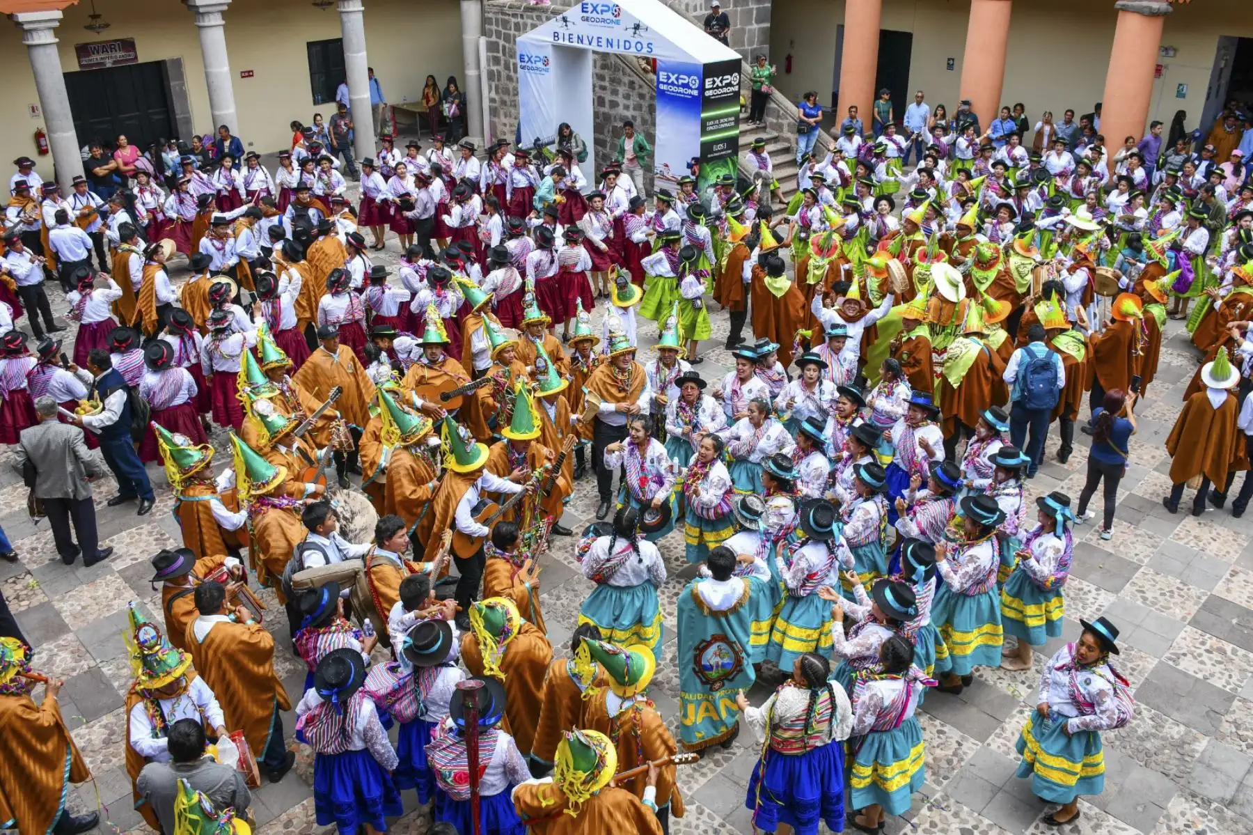 El Carnaval Huantino es una de las fiestas más coloridas de Ayacucho. La provincia de Huanta espera la visita de más de 20,000 turistas para participar de las actividades festivas que empiezan hoy jueves 1 de febrero y se prolongarán hasta el miércoles 14 de febrero.ANDINA/Difusión