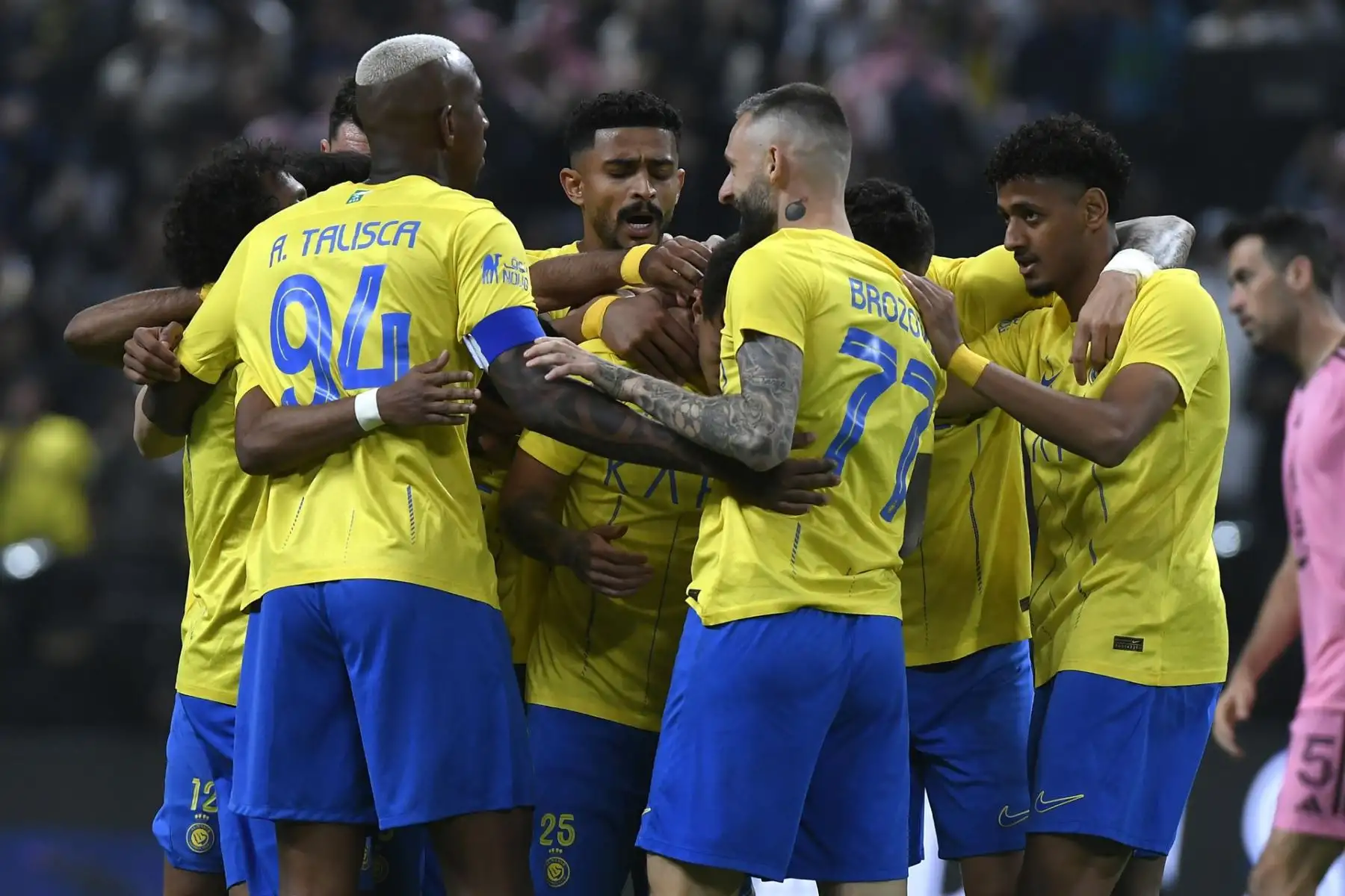 Los jugadores de Al Nassr celebran con Otavio Monteiro después de marcar el gol 1-0 durante el partido de la Riyadh Season Cup 2024 entre Al Nassr e Inter Miami en Riad, Arabia Saudita.
Foto: EFE