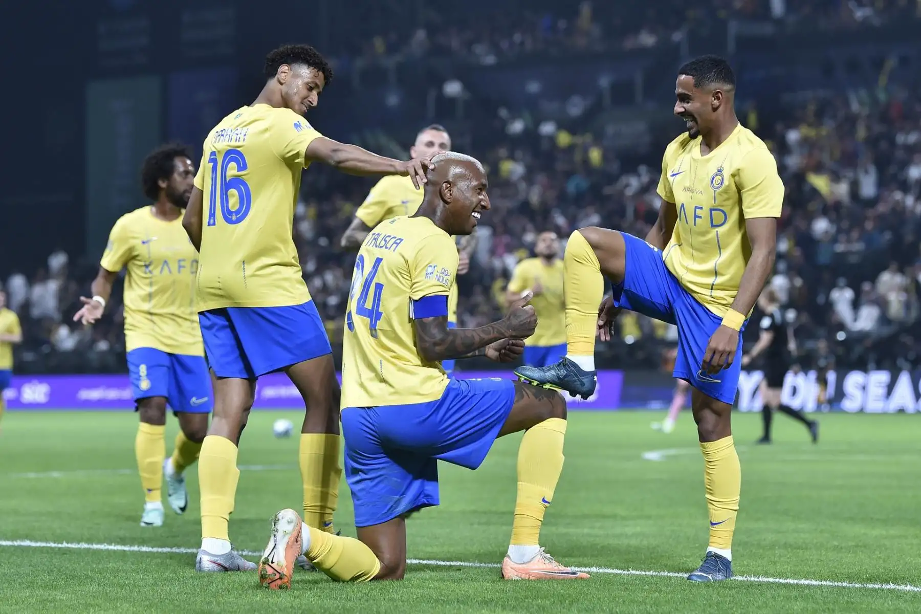 Anderson Talisca de Al Nassr celebra con sus compañeros de equipo después de anotar el gol de 2-0 durante el partido de la Riyadh Season Cup 2024 entre Al Nassr e Inter Miami en Riad, Arabia Saudita.
Foto: EFE
