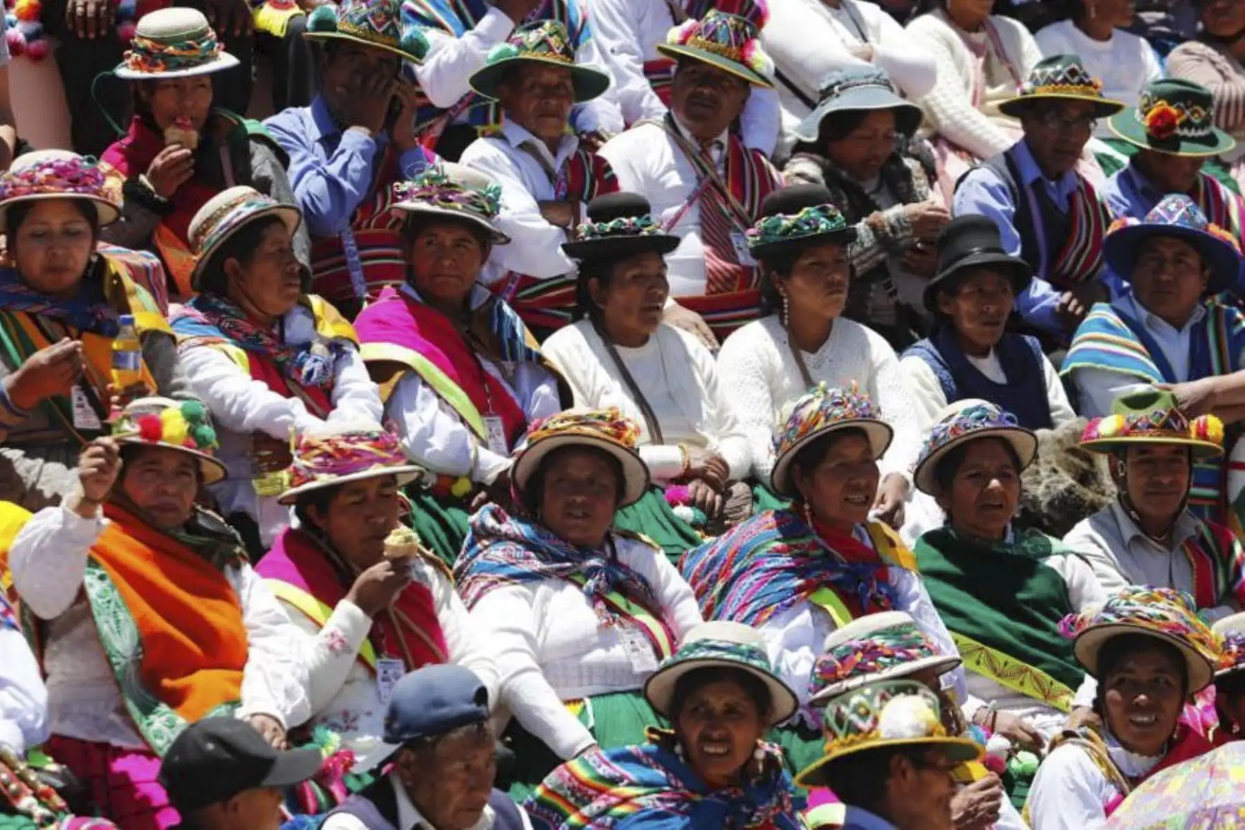 La ministra de Cultura, Leslie Urteaga, llegó a la ciudad de Puno para participar en las vísperas de la Festividad de la Virgen de la Candelaria, de la que dijo que nos une en el fervor y en las costumbres ancestrales, e invitó a todos a visitar la región altiplánica para gozar de la fiesta declarada Patrimonio Cultural Inmaterial de la Humanidad por la Unesco en el 2014.
Foto: ANDINA/MINCUL