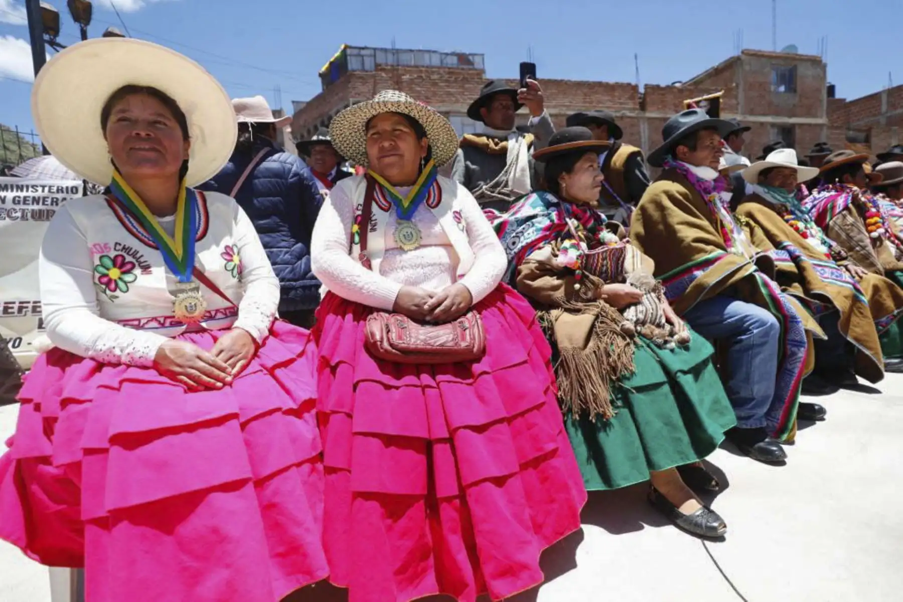La ministra de Cultura, Leslie Urteaga, llegó a la ciudad de Puno para participar en las vísperas de la Festividad de la Virgen de la Candelaria, de la que dijo que nos une en el fervor y en las costumbres ancestrales, e invitó a todos a visitar la región altiplánica para gozar de la fiesta declarada Patrimonio Cultural Inmaterial de la Humanidad por la Unesco en el 2014.
Foto: ANDINA/MINCUL