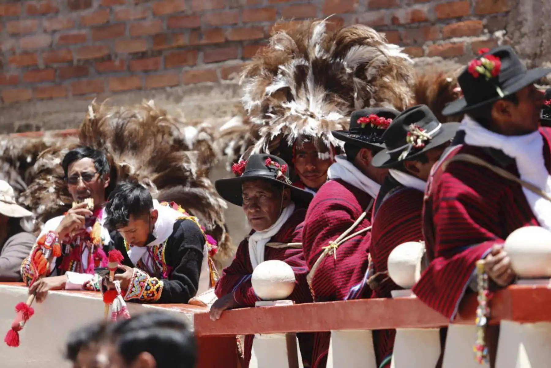 La ministra de Cultura, Leslie Urteaga, llegó a la ciudad de Puno para participar en las vísperas de la Festividad de la Virgen de la Candelaria, de la que dijo que nos une en el fervor y en las costumbres ancestrales, e invitó a todos a visitar la región altiplánica para gozar de la fiesta declarada Patrimonio Cultural Inmaterial de la Humanidad por la Unesco en el 2014.
Foto: ANDINA/MINCUL