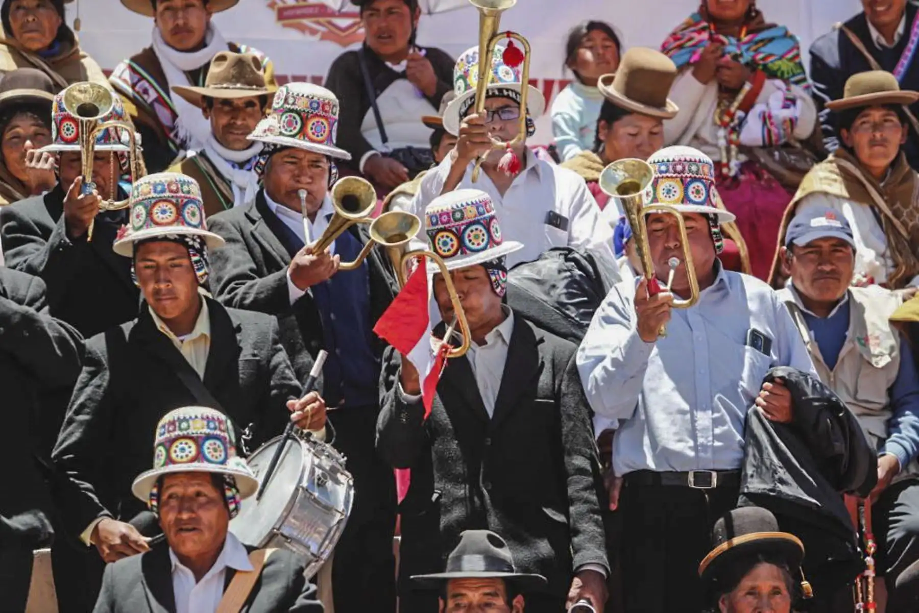 La ministra de Cultura, Leslie Urteaga, llegó a la ciudad de Puno para participar en las vísperas de la Festividad de la Virgen de la Candelaria, de la que dijo que nos une en el fervor y en las costumbres ancestrales, e invitó a todos a visitar la región altiplánica para gozar de la fiesta declarada Patrimonio Cultural Inmaterial de la Humanidad por la Unesco en el 2014.
Foto: ANDINA/MINCUL