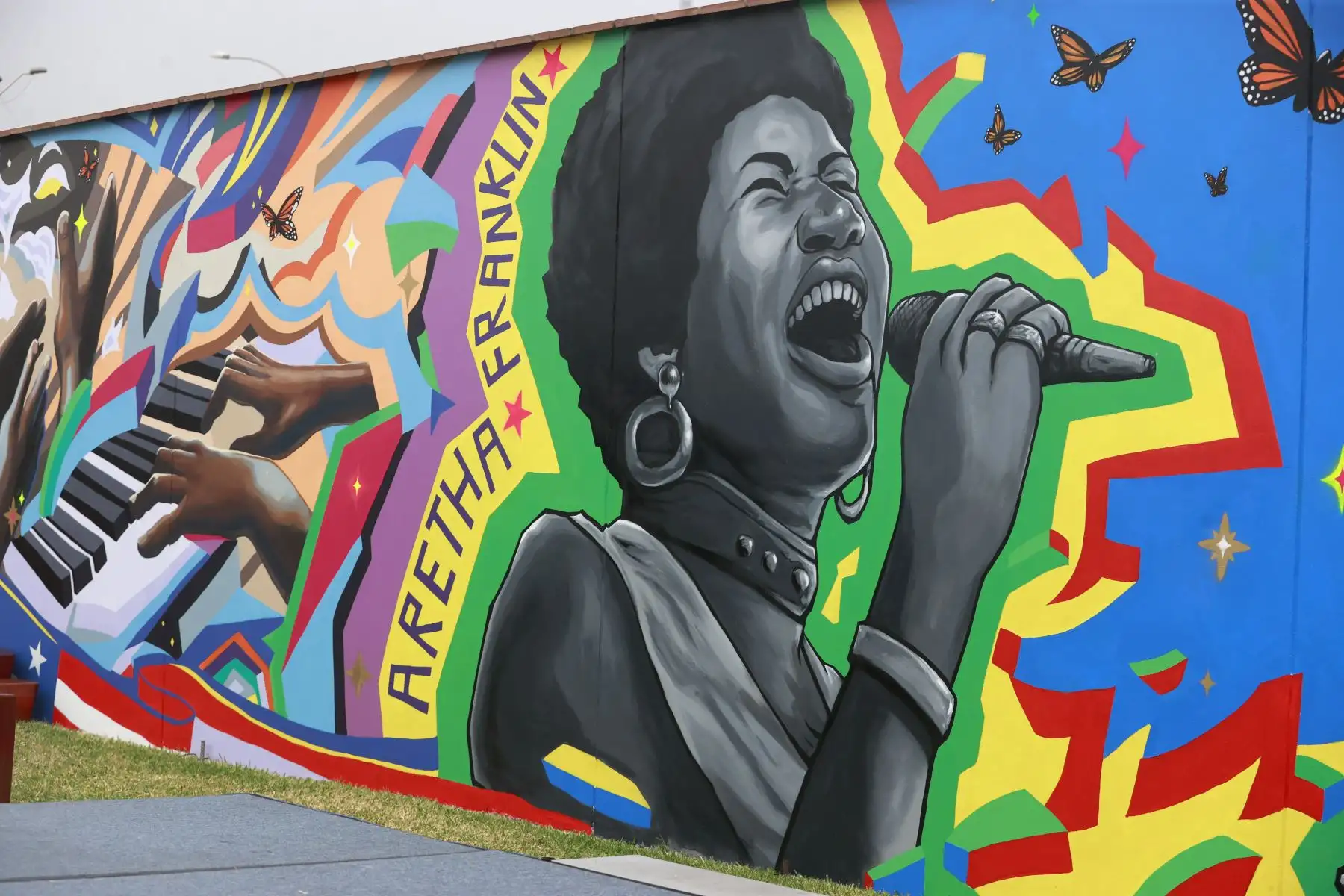 Aretha Franklin, reconocida como la Reina del Soul en los Estados Unidos, conectó a las personas con sus sentimientos más profundos a través de su música. Ella fue una activista en la época de la lucha por los derechos civiles en los Estados Unidos.  Con este mural celebramos su arte y su activismo. 
Foto: ANDINA/Vidal Tarqui