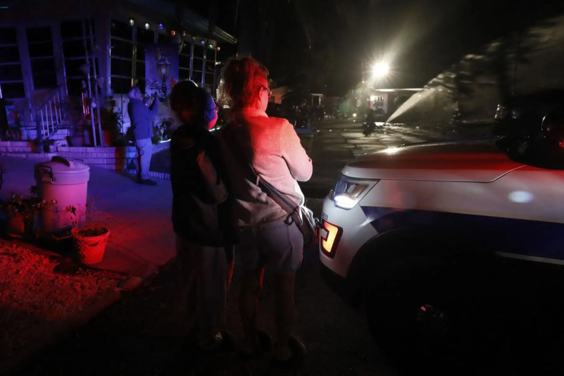 Varias personas murieron este jueves después de que una avioneta se estrellara contra un parque de casas rodantes en Clearwater, en el noroeste de Florida, provocando incendios en algunas viviendas, informaron las autoridades. Foto: AFP
