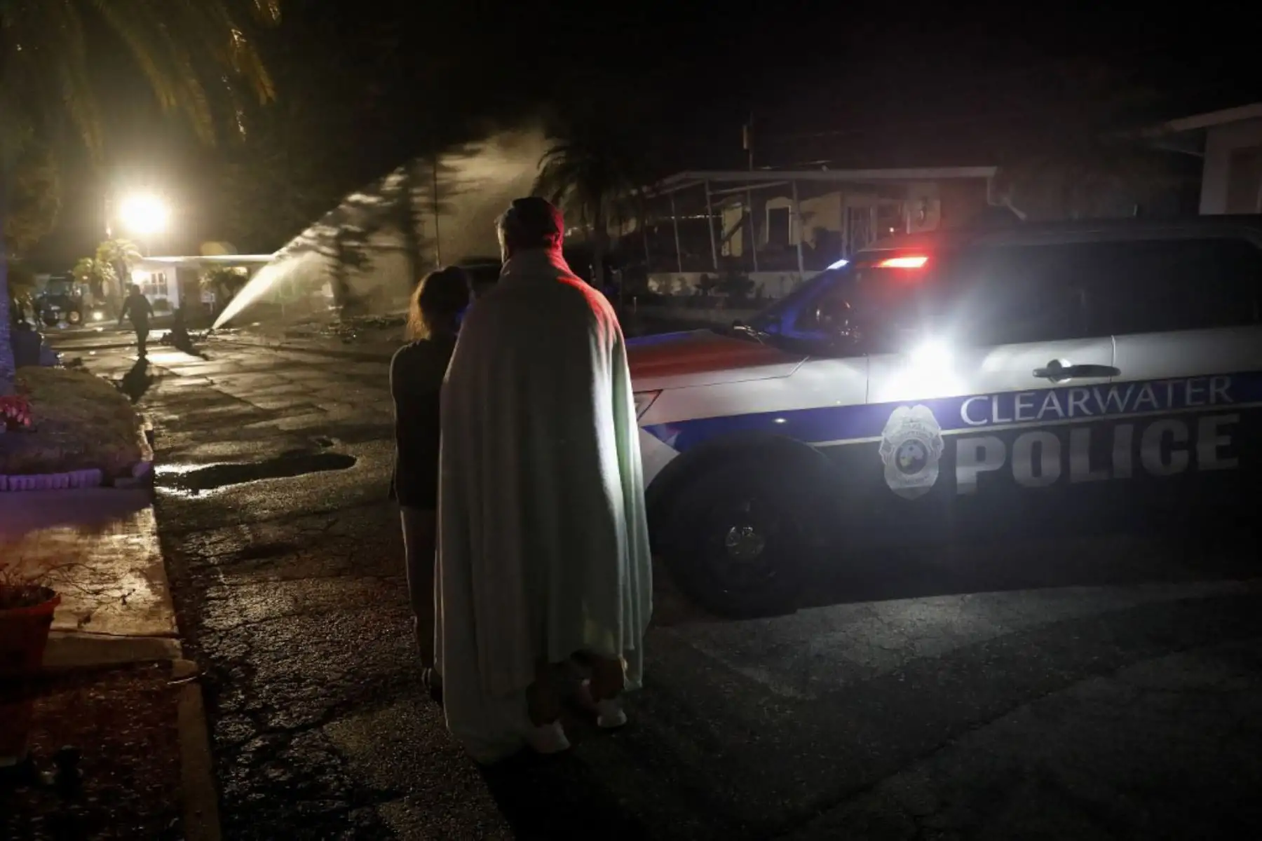 Varias personas murieron este jueves después de que una avioneta se estrellara contra un parque de casas rodantes en Clearwater, en el noroeste de Florida, provocando incendios en algunas viviendas, informaron las autoridades. Foto: AFP