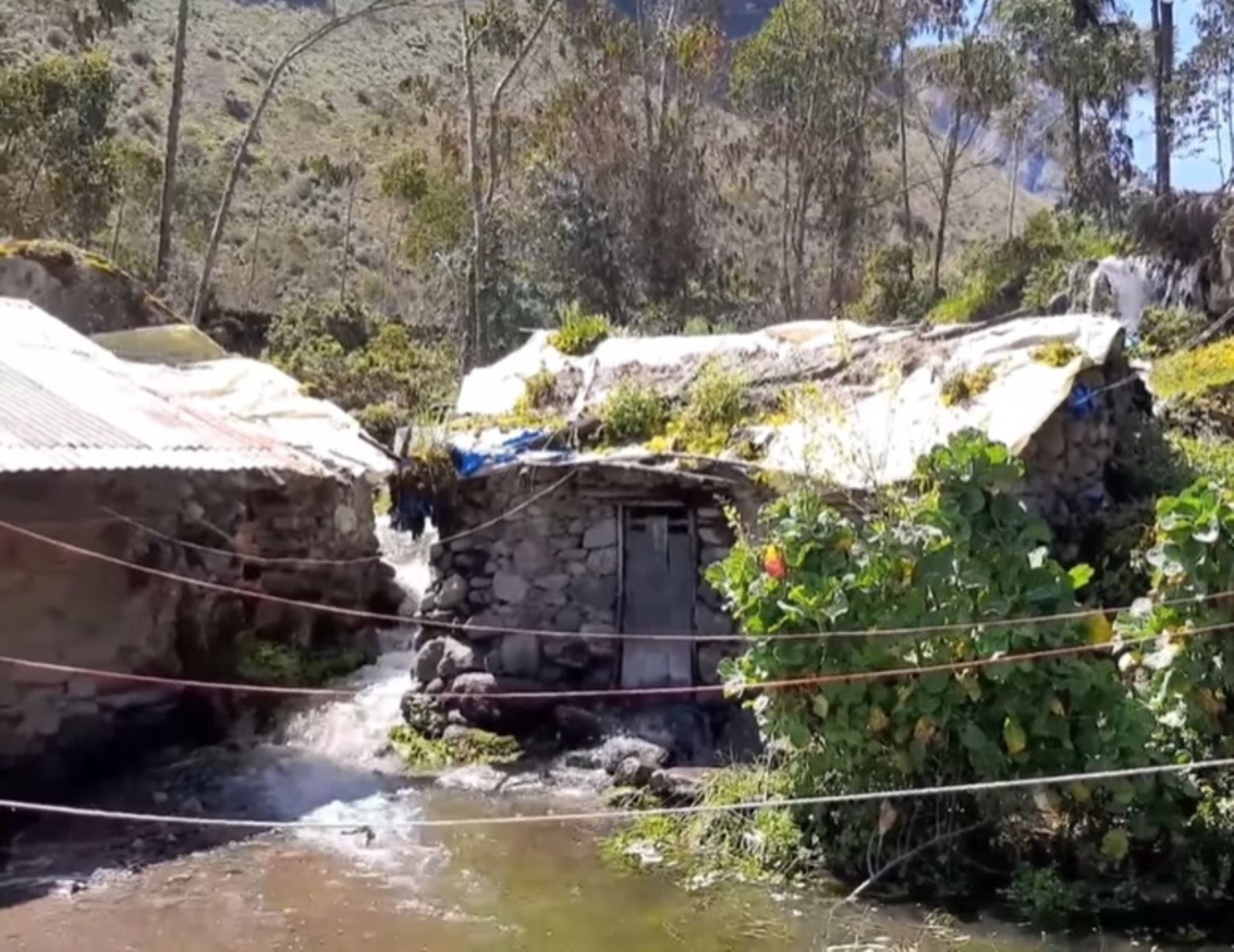 Varias viviendas se vieron afectadas en el distrito de Limbani, región Puno, por el desborde del río Chinchalamani.