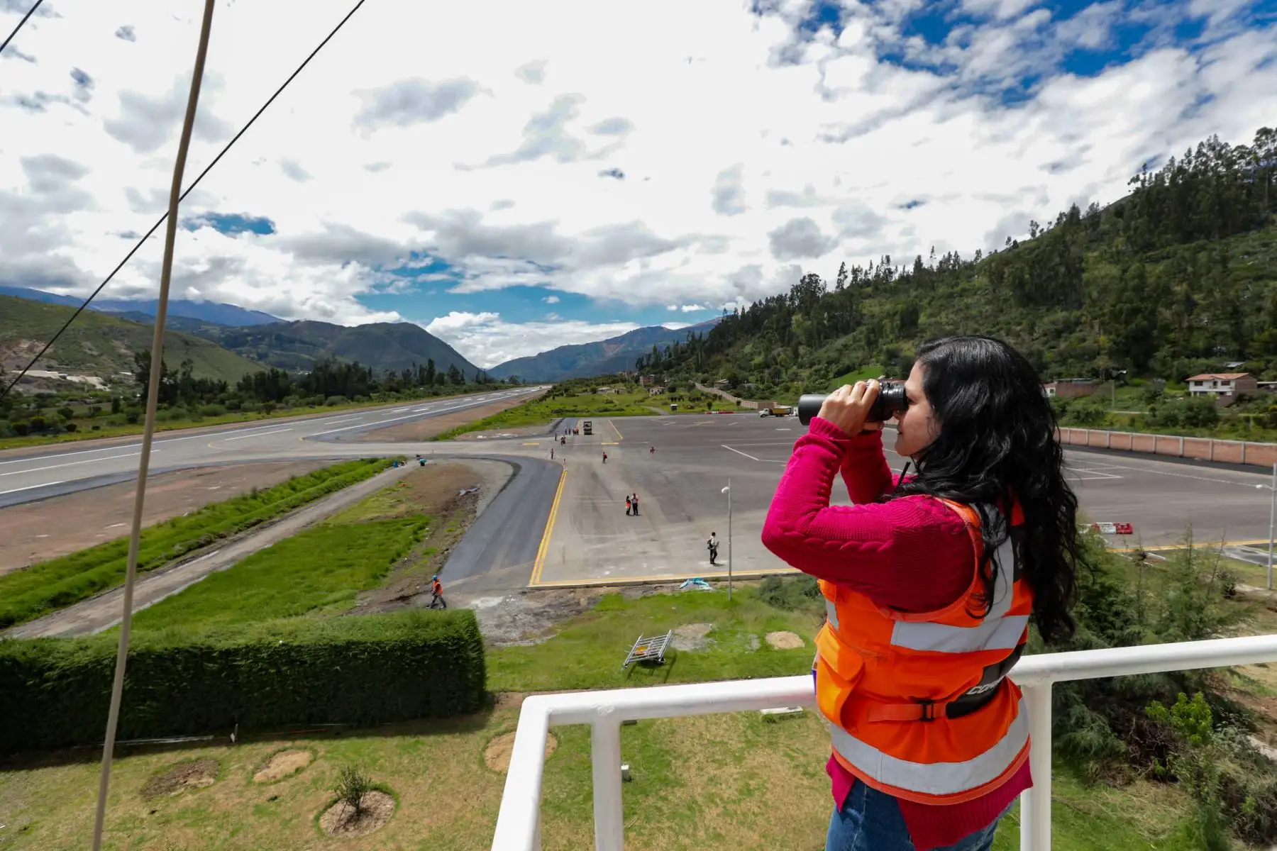 El presidente del Consejo de Ministros, Alberto Otárola, destacó la culminación de las obras de la nueva pista de aterrizaje del aeropuerto Germán Arias Graziani, en Huaraz. Foto: ANDINA/PCM