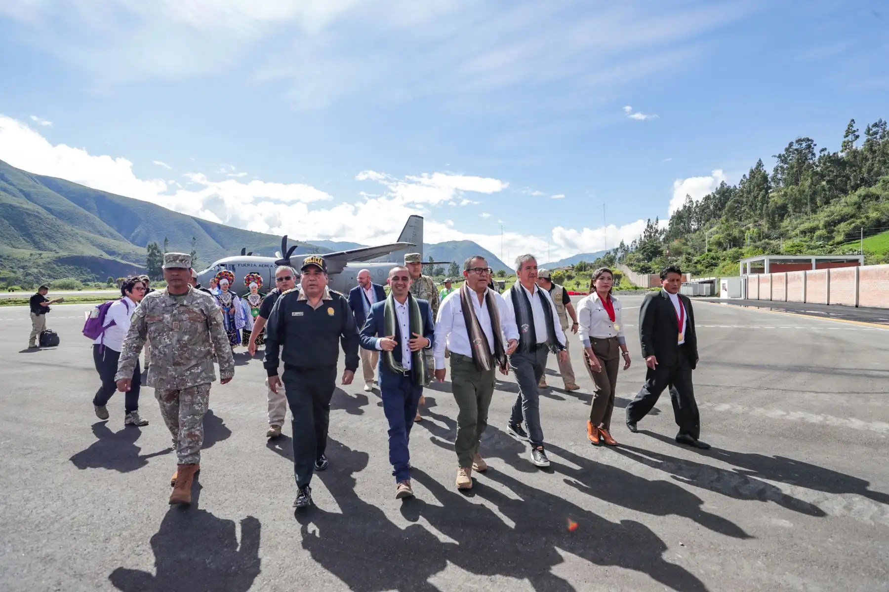 El presidente del Consejo de Ministros, Alberto Otárola, destacó la culminación de las obras de la nueva pista de aterrizaje del aeropuerto Germán Arias Graziani, en Huaraz. Foto: ANDINA/PCM