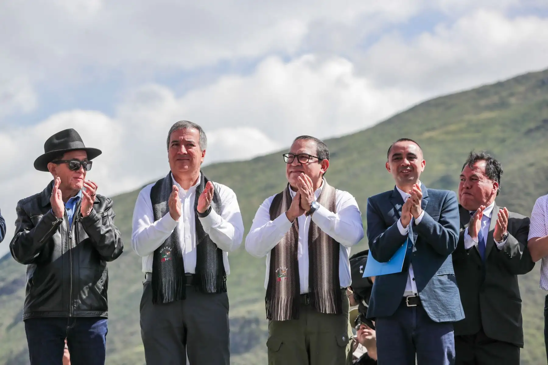 El presidente del Consejo de Ministros, Alberto Otárola, destacó la culminación de las obras de la nueva pista de aterrizaje del aeropuerto Germán Arias Graziani, en Huaraz. Foto: ANDINA/PCM