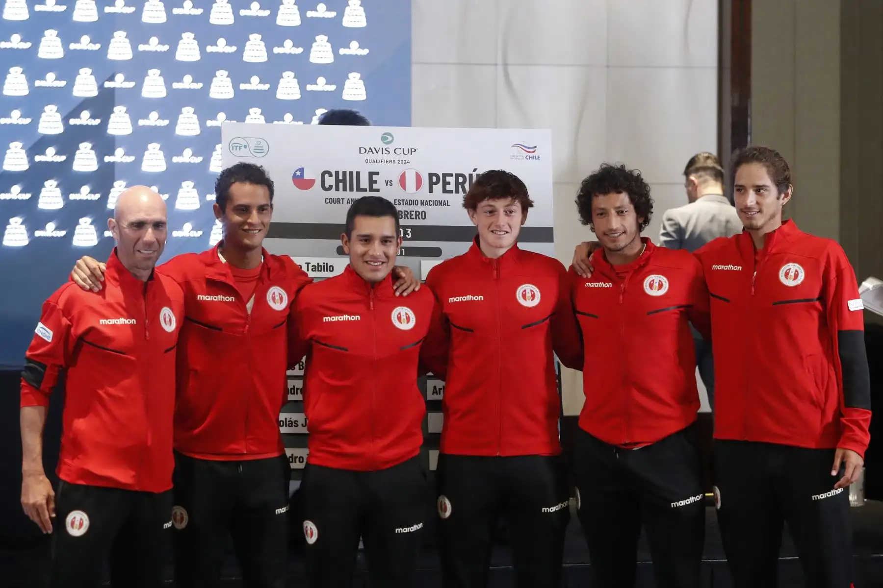 El equipo de Perú posan hoy, durante el sorteo de la serie de Copa Davis entre Chile y Perú, en Santiago (Chile). Foto: ANDINA/ EFE