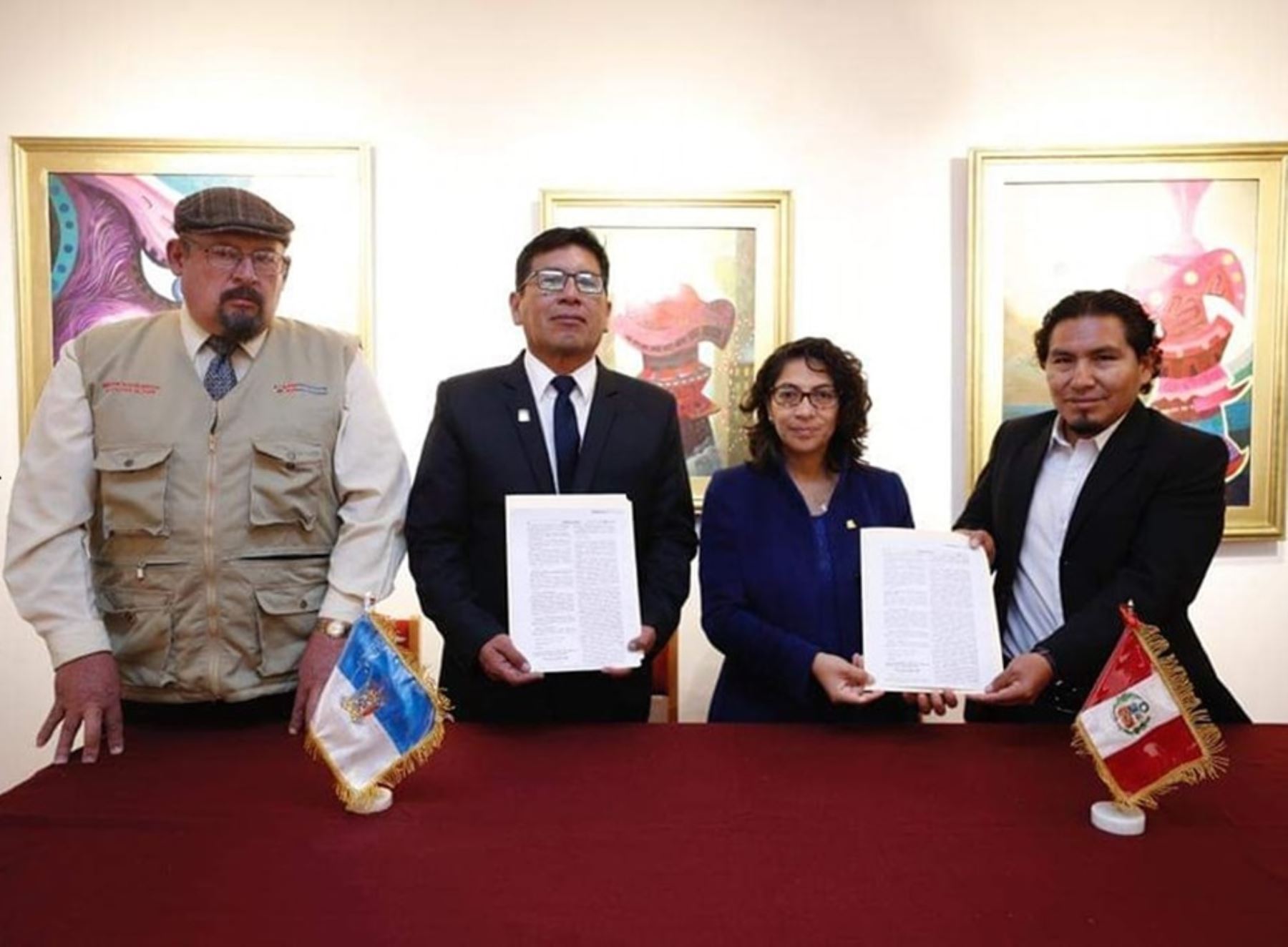 Ministra de Cultura, Leslie Urteaga, entregó en Puno la resolución que reconoce como Patrimonio Cultural de la Nación a la danza Llamerada Puneña. ANDINA/Difusión