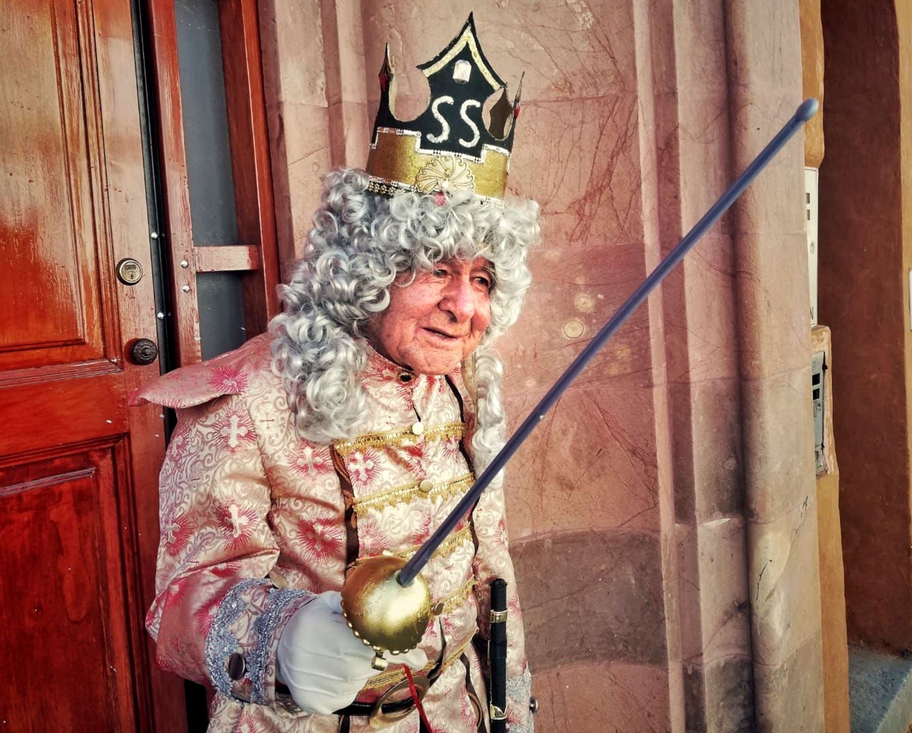 Con 92 años de edad, Segundo Alcalde es el protagonista de la fiesta del Carnaval de Cajamarca más longevo. A pesar de sus años desborda mucha alegría y entusiasmo. Foto: Eduard Lozano