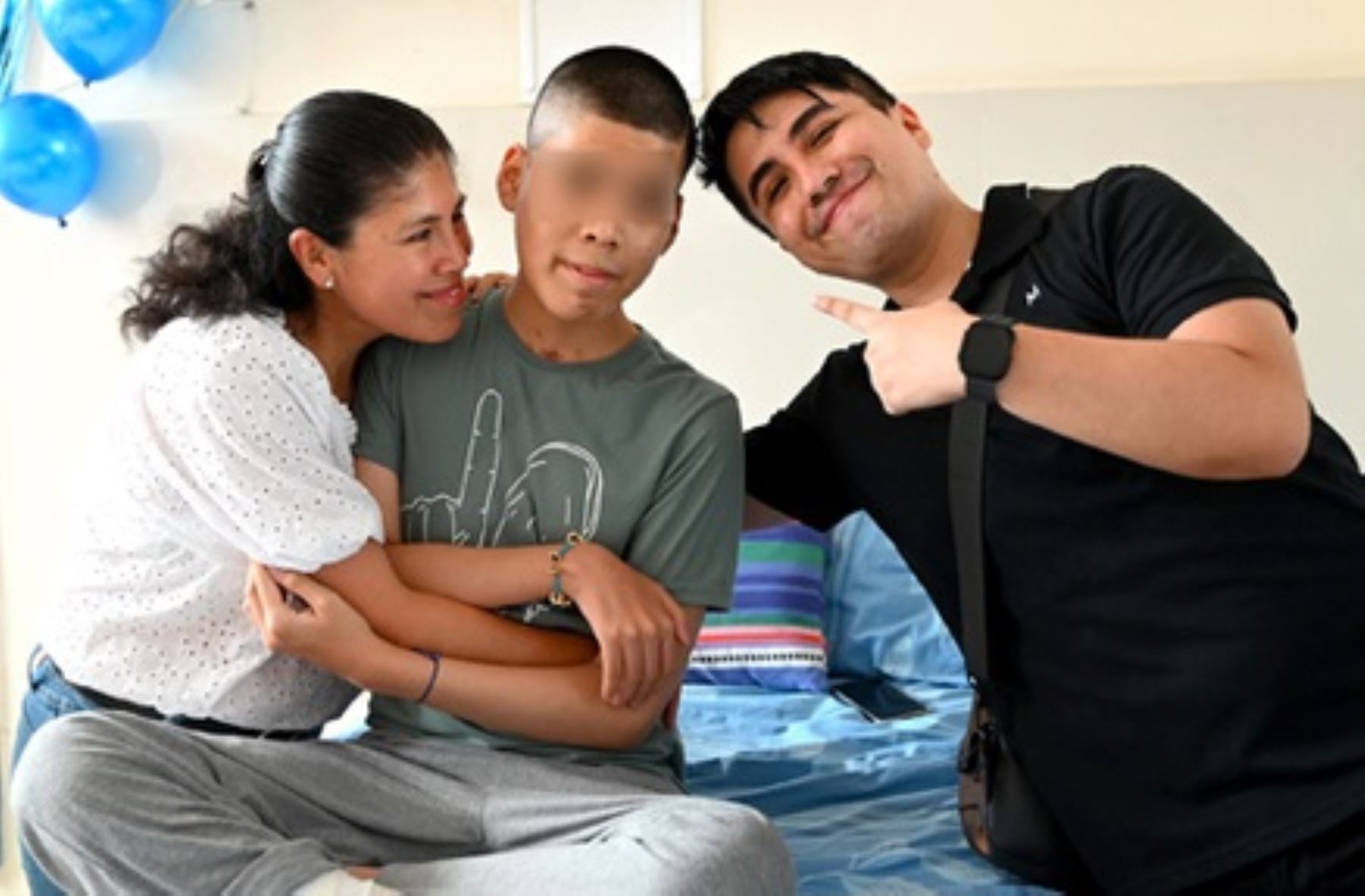 El adolescente Cedrik de 15 años, fue diagnosticado con ameloblastoma plexiforme, un tumor benigno de rápido crecimiento que afectó su mandíbula derecha. Foto: Cortesía