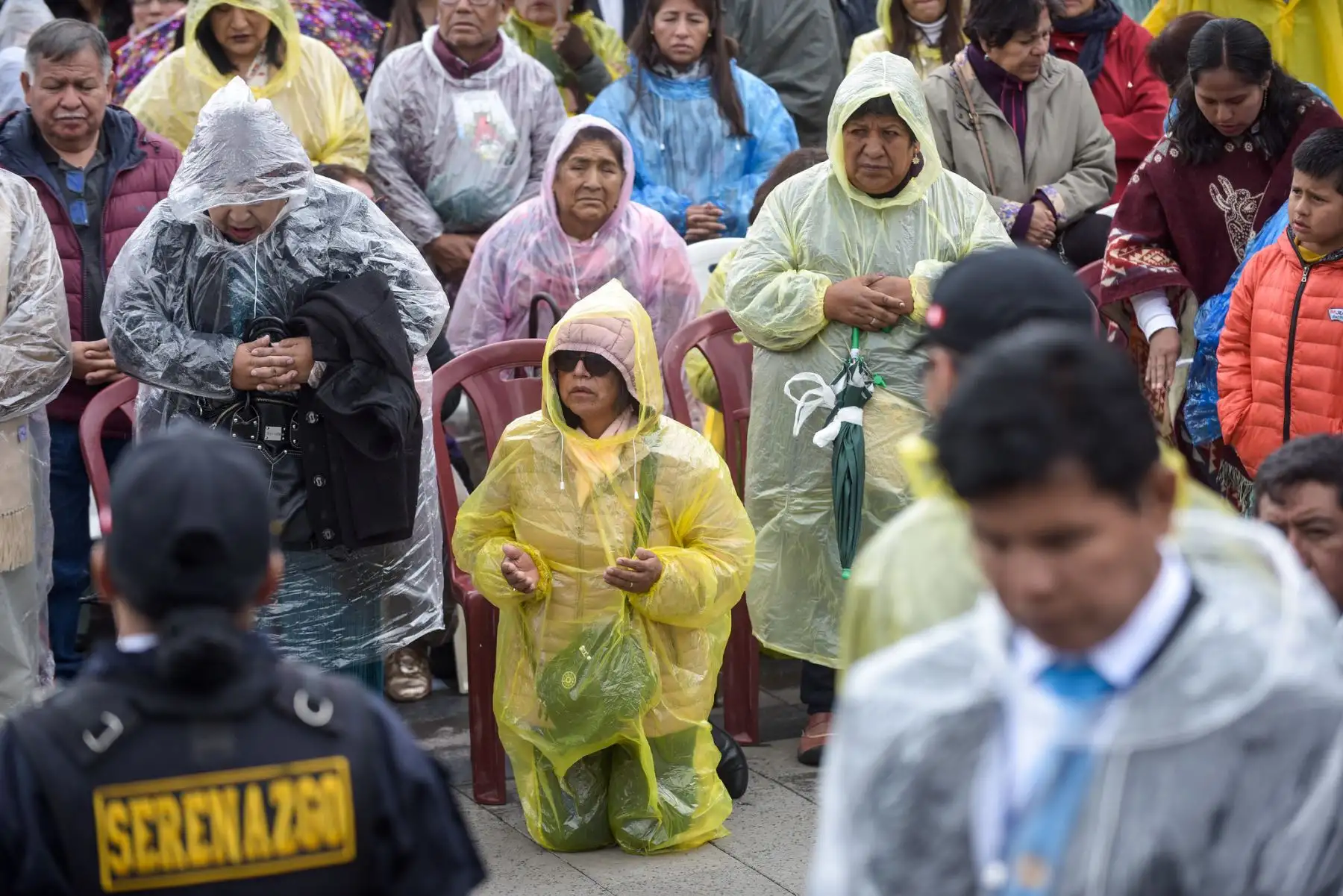Autoridades del Ejecutivo, gobierno regional y provincial de Puno participaron de los actos religiosos por la "Festividad de la Virgen de la Candelaria - Edición Bicentenario", luego se dio paso a la procesión donde la "mamita Candelaria" recorrió las calles de la ciudad de Puno. Esta festividad une las tradiciones occidentales y la cosmovisión andina en una manifestación que ha sido declarada Patrimonio Cultural Inmaterial de la Humanidad por la UNESCO en 2014.
Foto: ANDINA/Bicentenario