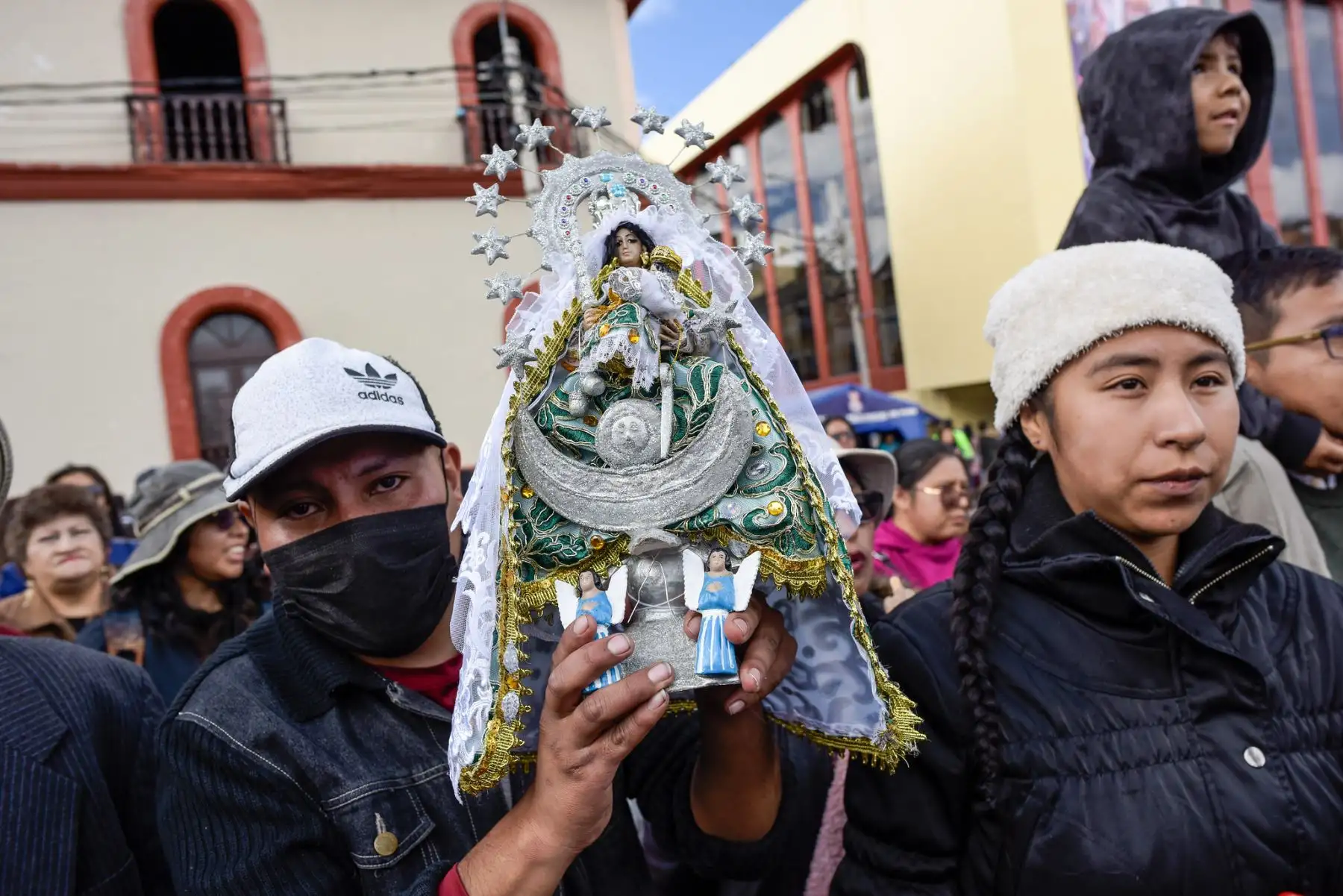 Autoridades del Ejecutivo, gobierno regional y provincial de Puno participaron de los actos religiosos por la "Festividad de la Virgen de la Candelaria - Edición Bicentenario", luego se dio paso a la procesión donde la "mamita Candelaria" recorrió las calles de la ciudad de Puno. Esta festividad une las tradiciones occidentales y la cosmovisión andina en una manifestación que ha sido declarada Patrimonio Cultural Inmaterial de la Humanidad por la UNESCO en 2014.
Foto: ANDINA/Bicentenario