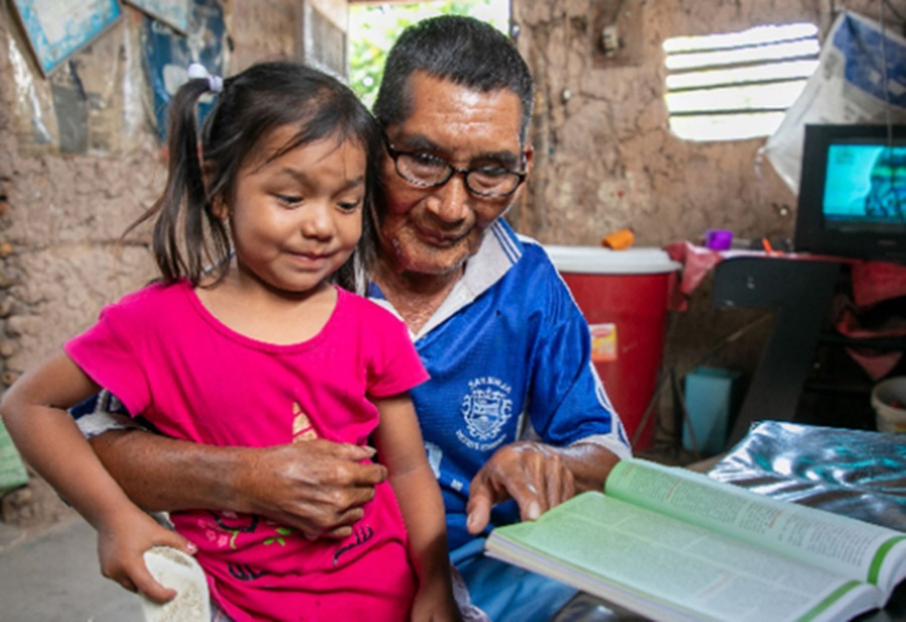 Isidro Icahuate, usuario del programa Pensión 65, deja su amor a la lectura como herencia en Tarapoto