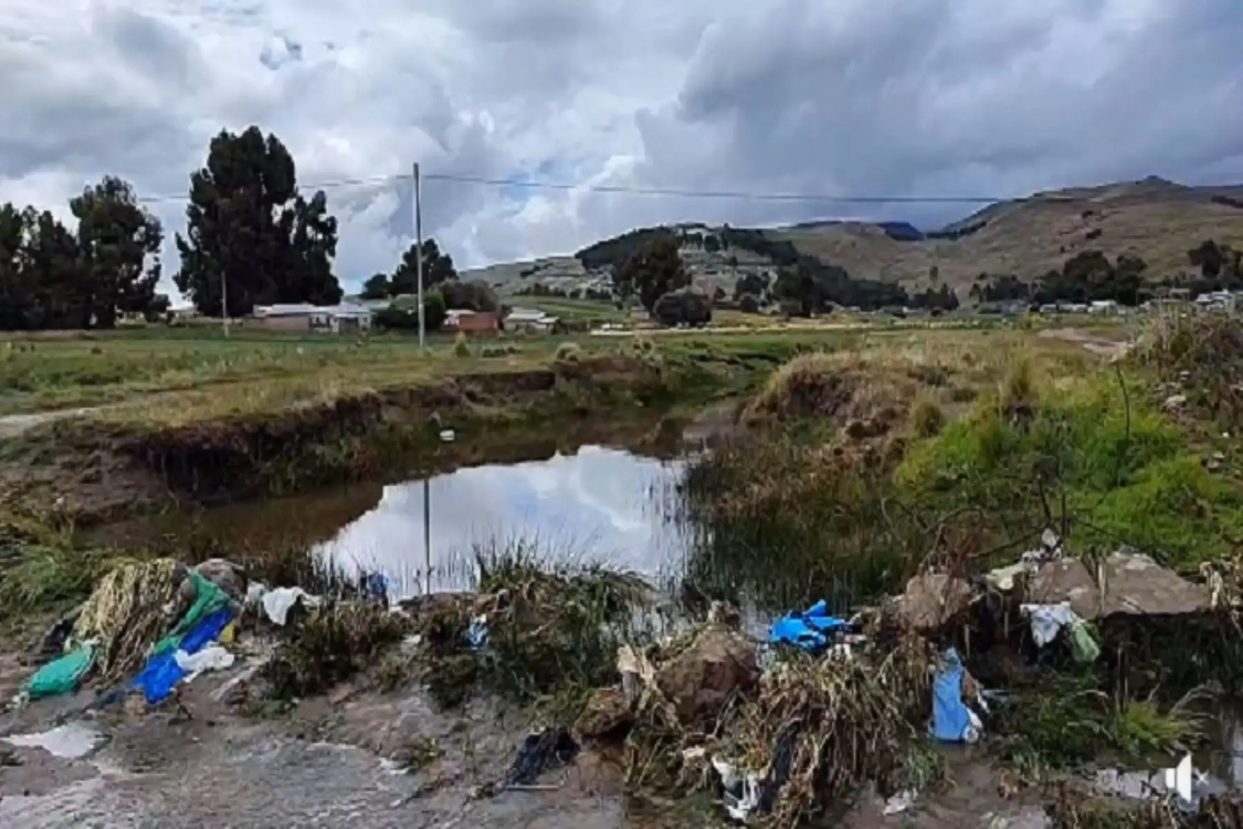 Puno: entregan ayuda humanitaria tras lluvias intensas en distrito de Yunguyo