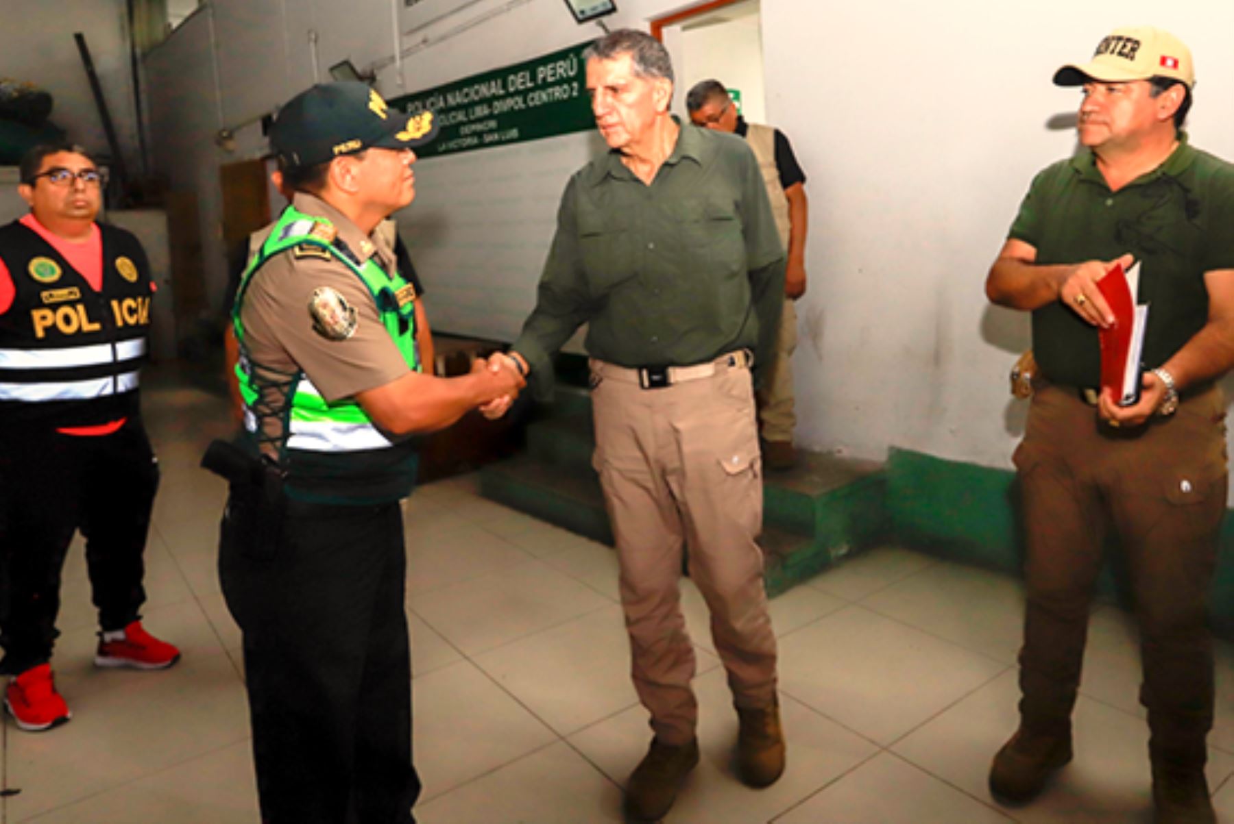 Ministro del Interior hizo visitas inopinadas a sedes policiales en varios puntos de Lima. Fotgo: ANDINA/Difusión.
