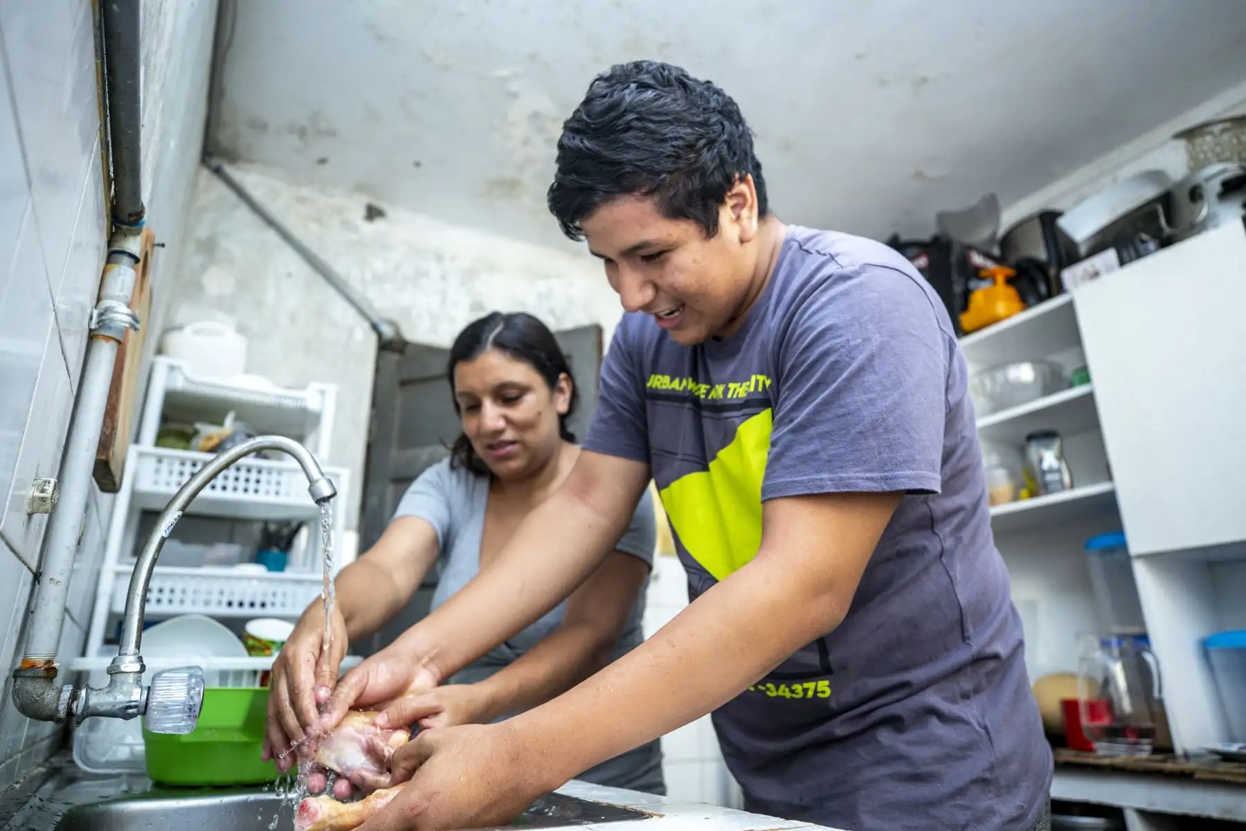 Hirma Servan y su esposo Luis Salazar sabían que uno de cada diez casos de osteosarcoma resulta exitoso y dijeron al unísono: “El mundo se nos caía encima, pero si uno de 10 sale adelante, ese será nuestro hijo y haremos todo por salvarle la vida”.  
Foto:EsSalud