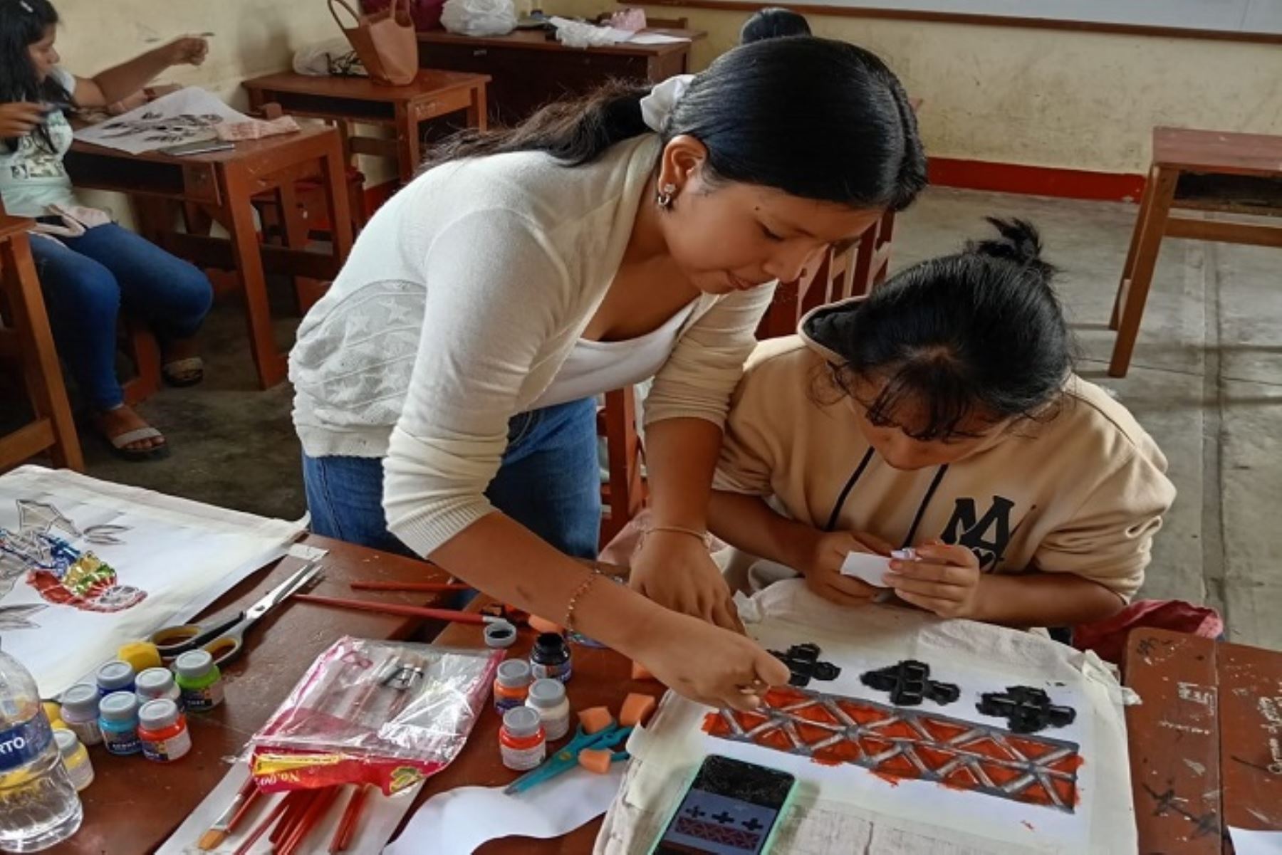 Ejemplo a seguir: Joven estudiante de COAR dicta talleres en Saposoa - San Martín