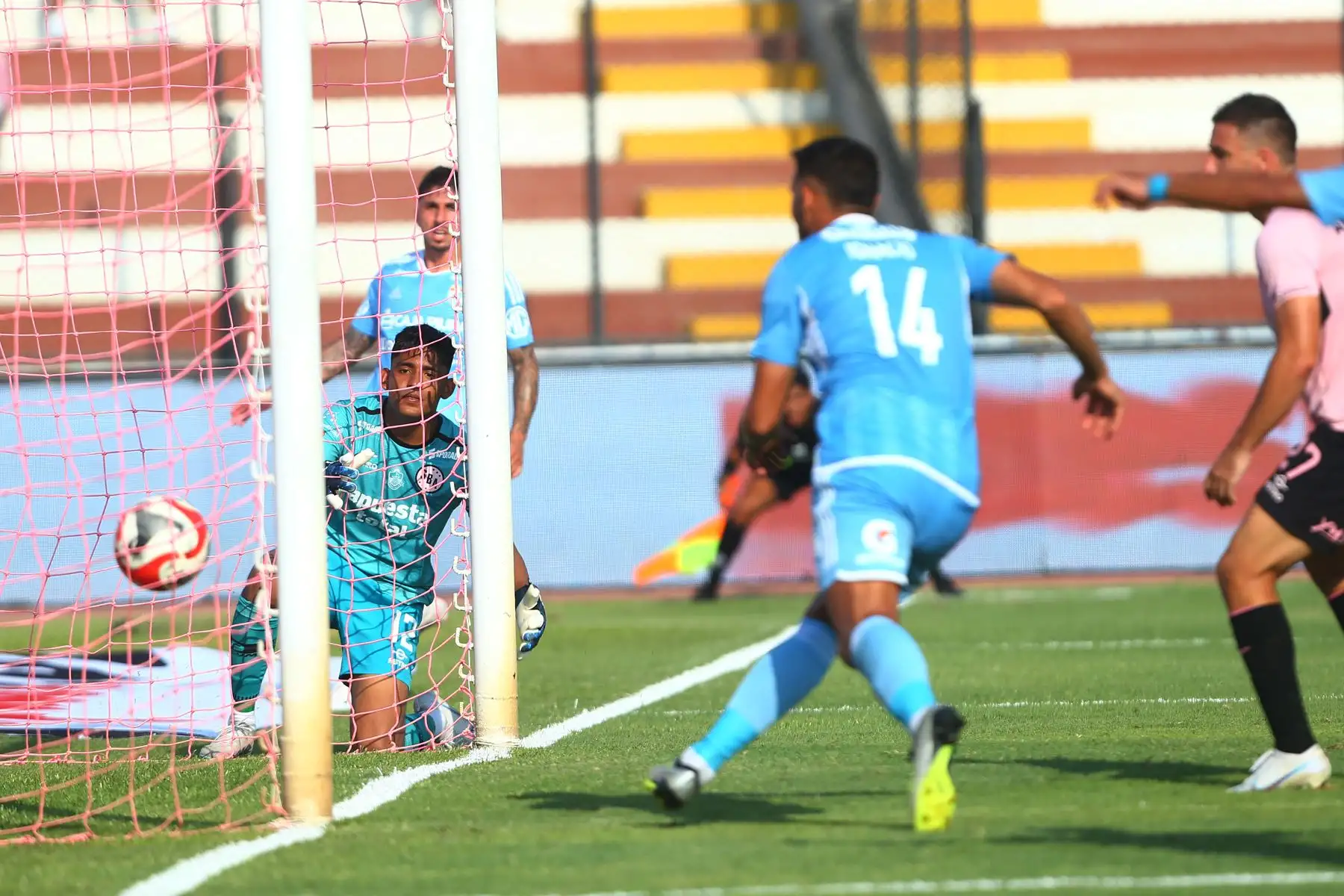 Sport Boys se enfrenta a Sporting Cristal por la fecha 2 de la Liga 1 Apertura  en el estadio Miguel Grau  del Callao. En la imagen, Martín Cauteruccio celebra su gol.
Foto: ANDINA/Eddy Ramos