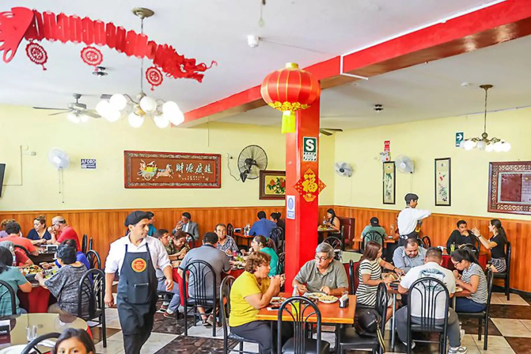 El Gran Chifa Chung Yion cumplió un siglo. Es el más tradicional del distrito de Barranco y uno de los más antiguos del país.
Foto: ANDINA/ Carlos Lezama Villantoy