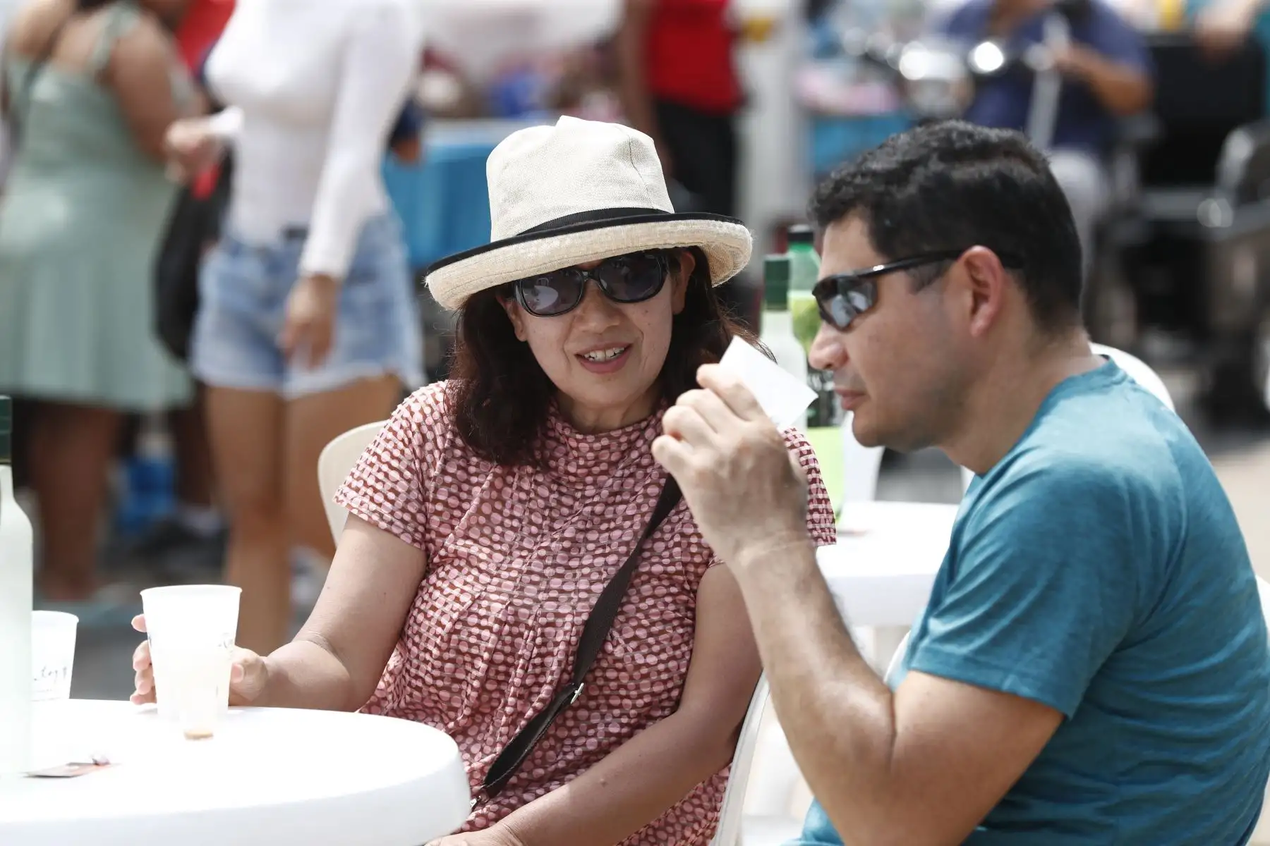 En el marco de las celebraciones por el Día del Pisco Sour, limeños acuden al Campo de Marte, ubicado en Jesús María, para degustar diversas versiones del cóctel bandera del Perú, en un festival organizado por la Municipalidad de Jesús María y la Cámara de Comercio de Lima. Foto: ANDINA/Daniel Bracamonte