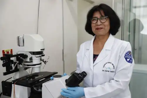 Martha Valdivia Cuya apuesta por la conservación de las celulas reproducitivas de las alpacas peruanas de estirpe y buen pelaje, para mejorar la genética de los machos que las necesiten. ANDINA/Daniel Bracamonte