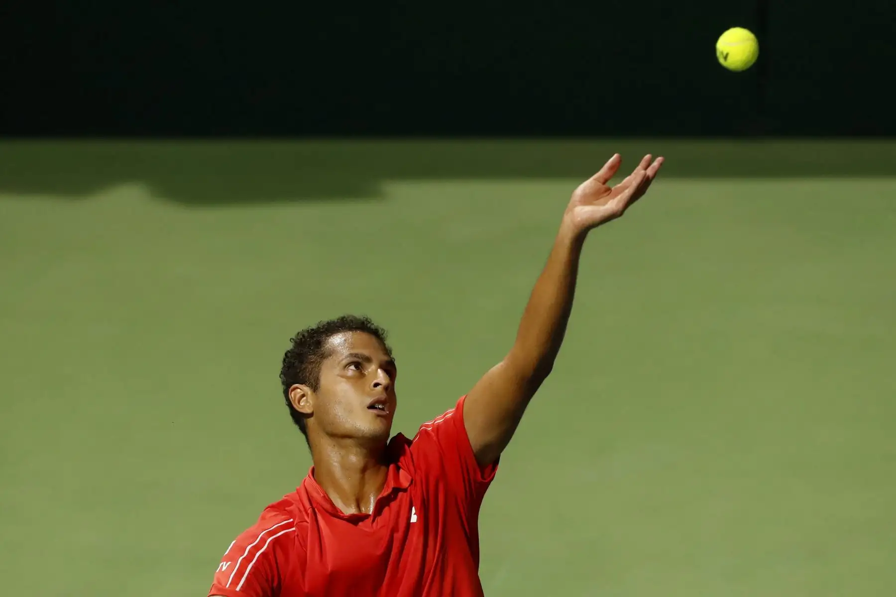 La principal raqueta peruana, Juan Pablo Varillas (81 ATP), no pudo este domingo ante Nicolás Jarry (20 ATP) y cayó 6-2 y 6-4, resultado que iguala la serie entre Perú y Chile por la de clasificatorias de la Copa Davis al Grupo Mundial. En breve se definirá al vencedor en el quinto partido entre Ignacio Buse y Alejandro Tabilo.
Foto: EFE