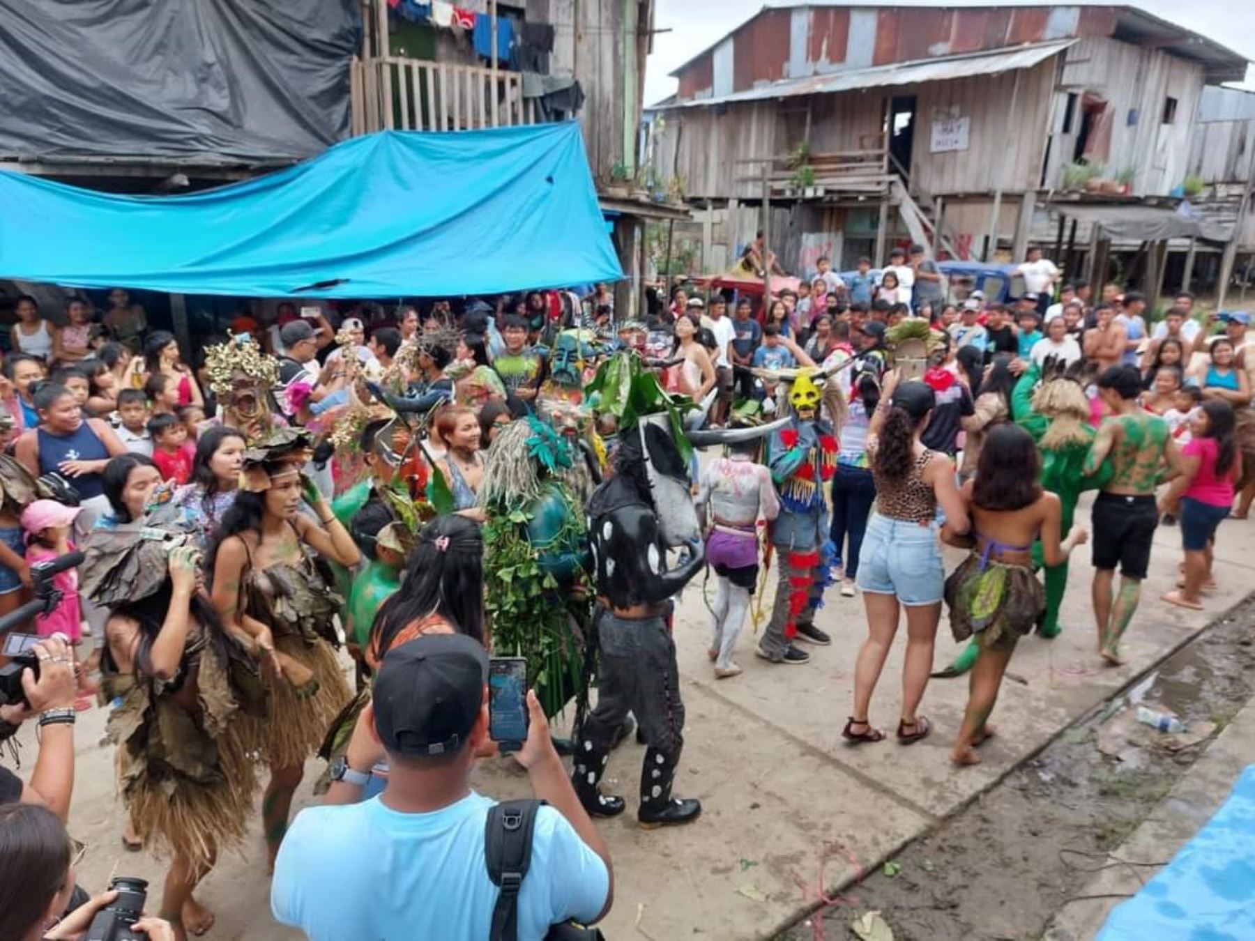 Los loretanos iniciaron en las calles de Iquitos los festejos del tradicional Carnaval Amazónico 2024. Foto: Elvis Noronha