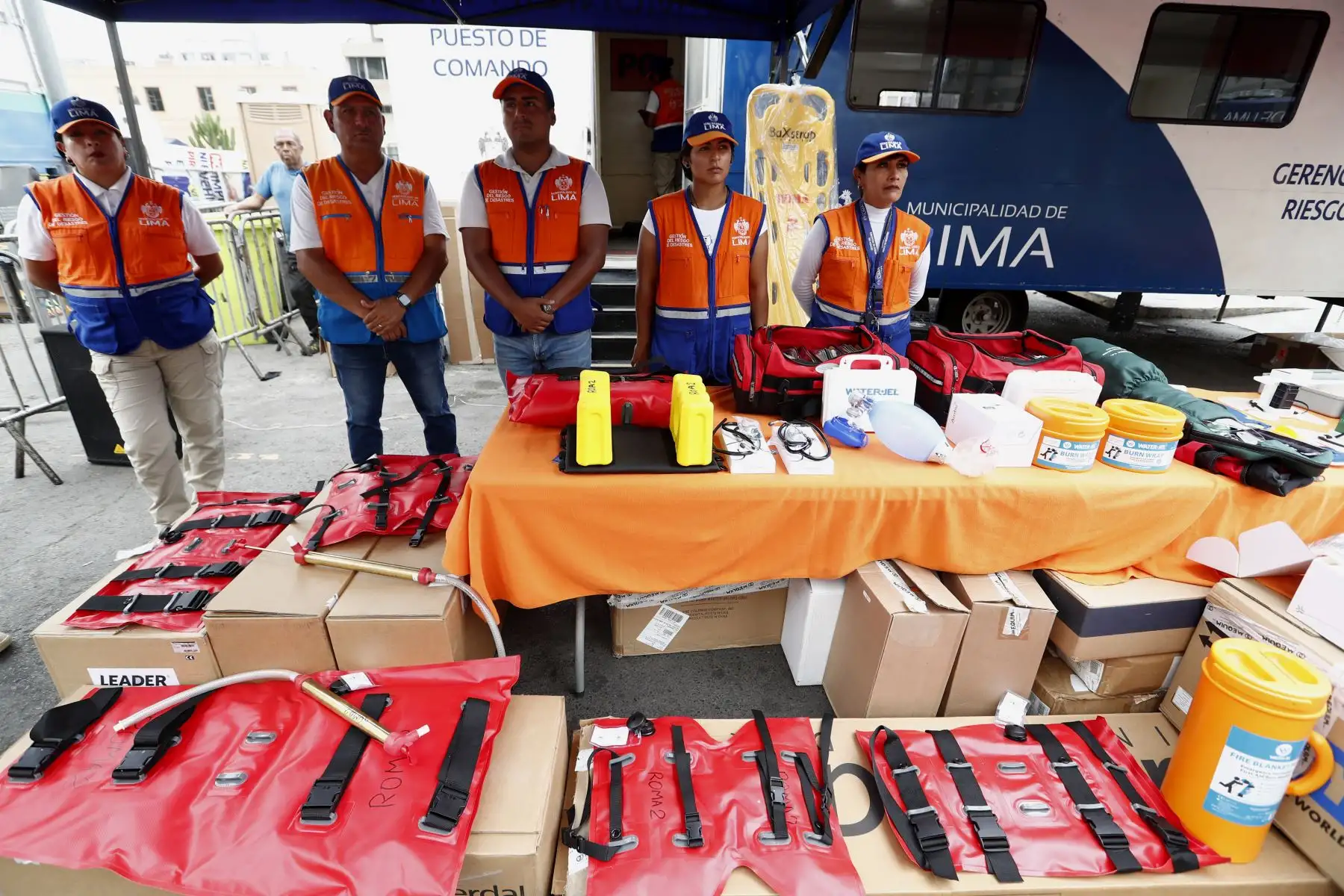La Municipalidad Metropolitana de Lima, a través de la Gerencia de Gestión del Riesgo de Desastres, entregó equipos de preparación y respuesta ante emergencias a la Compañía Italiana de Bomberos Voluntarios Roma Nº2, valorizados en más de 1 millón de soles. Foto: ANDINA/Daniel Bracamonte