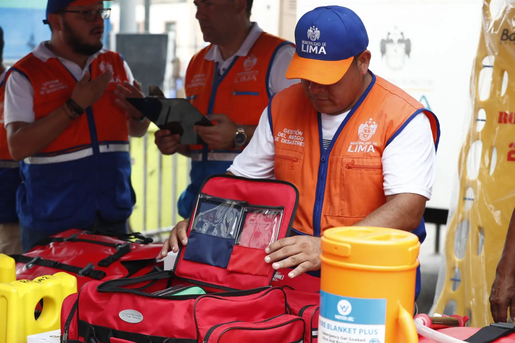 Demostración de uso de los nuevos equipos de preparación y respuesta ante emergencias entregados a la Compañía Italiana de Bomberos Voluntarios Roma Nº2, a cargo de la Municipalidad Metropolitana de Lima. Foto: ANDINA/Daniel Bracamonte