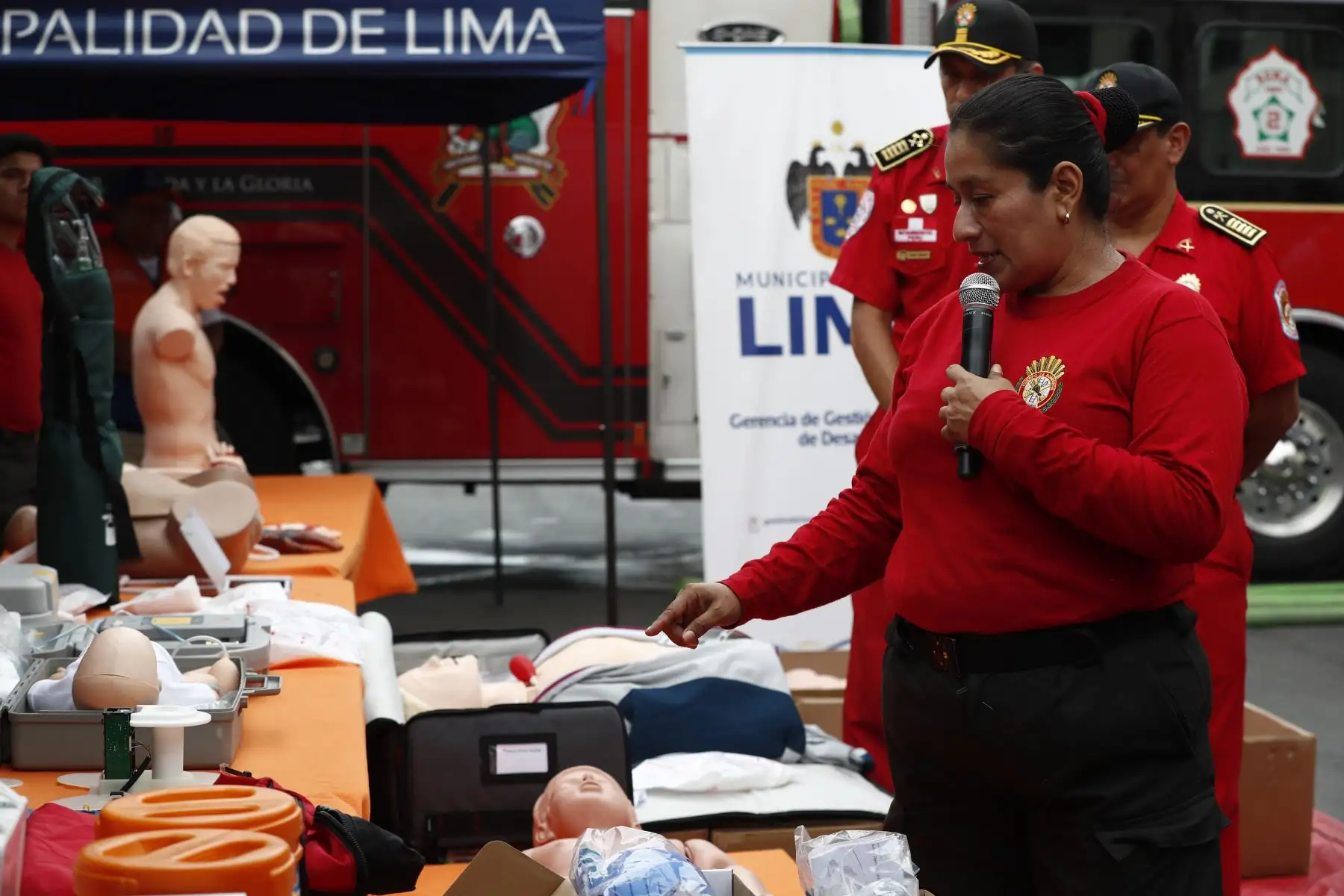 La Municipalidad Metropolitana de Lima, a través de la Gerencia de Gestión del Riesgo de Desastres, entregó equipos de preparación y respuesta ante emergencias a la Compañía Italiana de Bomberos Voluntarios Roma Nº2, valorizados en más de 1 millón de soles. Foto: ANDINA/Daniel Bracamonte
