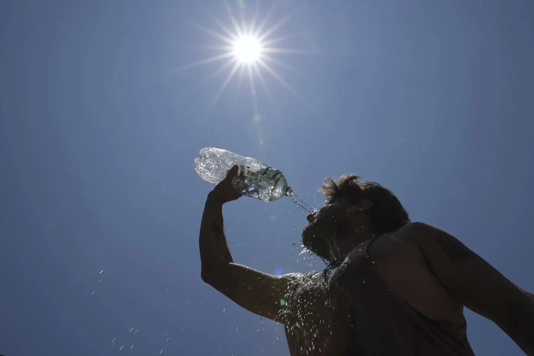La capital peruana soportó este lunes el día más caluroso del verano hasta la fecha, con temperaturas máximas que superaron los 33 °C en algunas zonas.
Foto: ANDINA / Andrés Valle