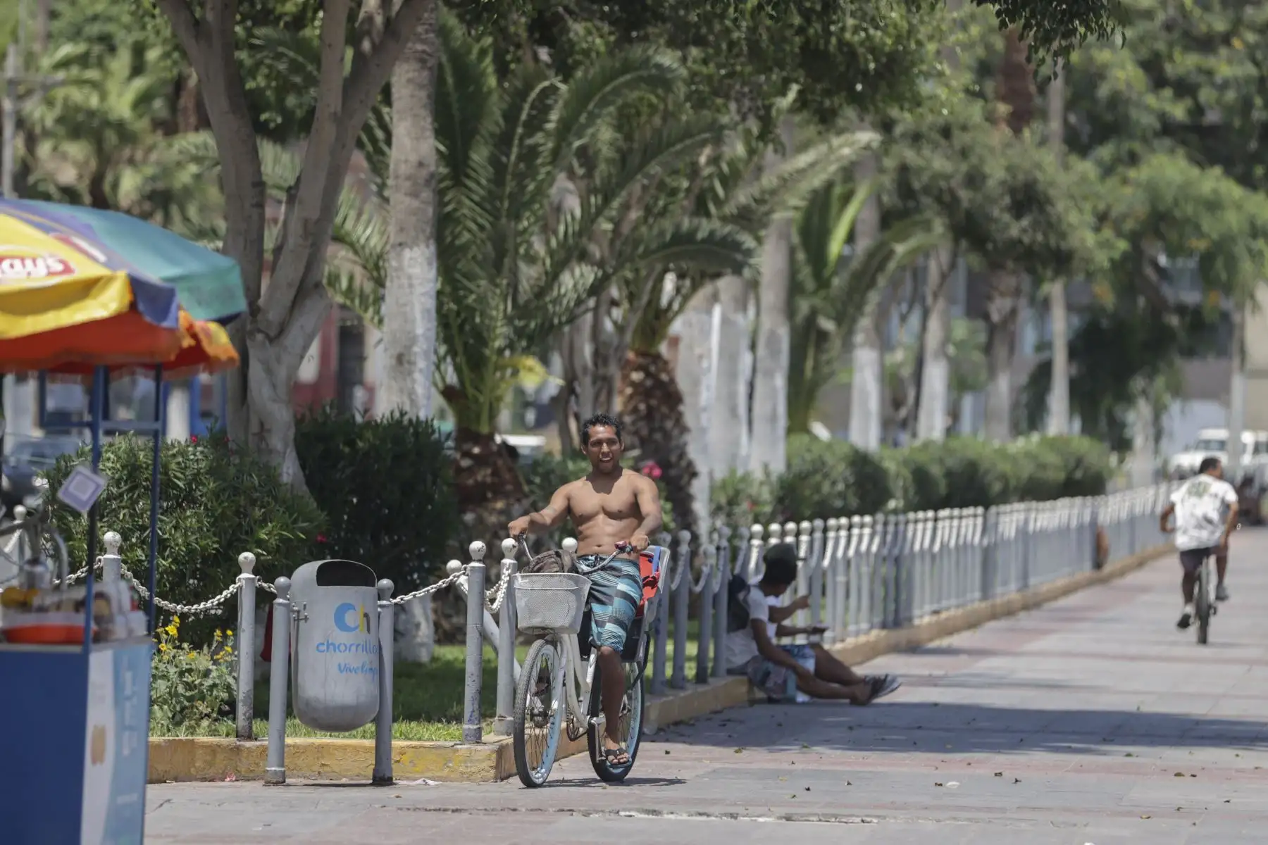 La capital peruana soportó este lunes el día más caluroso del verano hasta la fecha, con temperaturas máximas que superaron los 33 °C en algunas zonas.
Foto: ANDINA / Andrés Valle