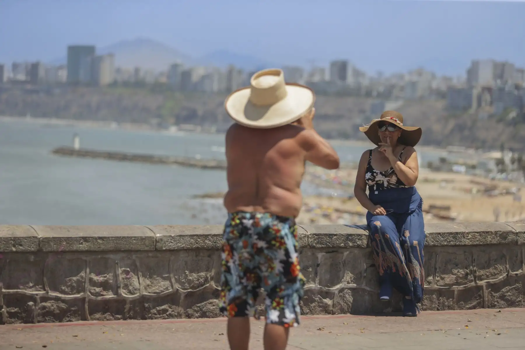 La capital peruana soportó este lunes el día más caluroso del verano hasta la fecha, con temperaturas máximas que superaron los 33 °C en algunas zonas.
Foto: ANDINA / Andrés Valle