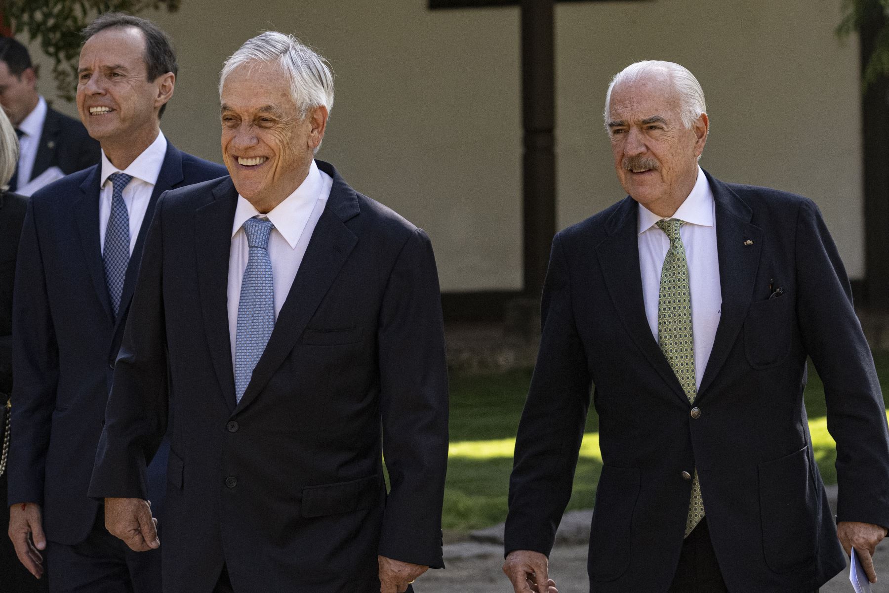 El expresidente de Bolivia, Jorge Quiroga (2001-2002), el expresidente de Chile, Sebastián Piñera  y el expresidente de Colombia, Andrés Pastrana, llegan a la Universidad Andrés Bello en Santiago el 17 de marzo de 2023, para participar en el lanzamiento del 