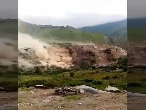 Descartan víctimas y desaparecidos tras el deslizamiento de un cerro que arrasó con 13 viviendas en la provincia de Yauyos, región Lima.